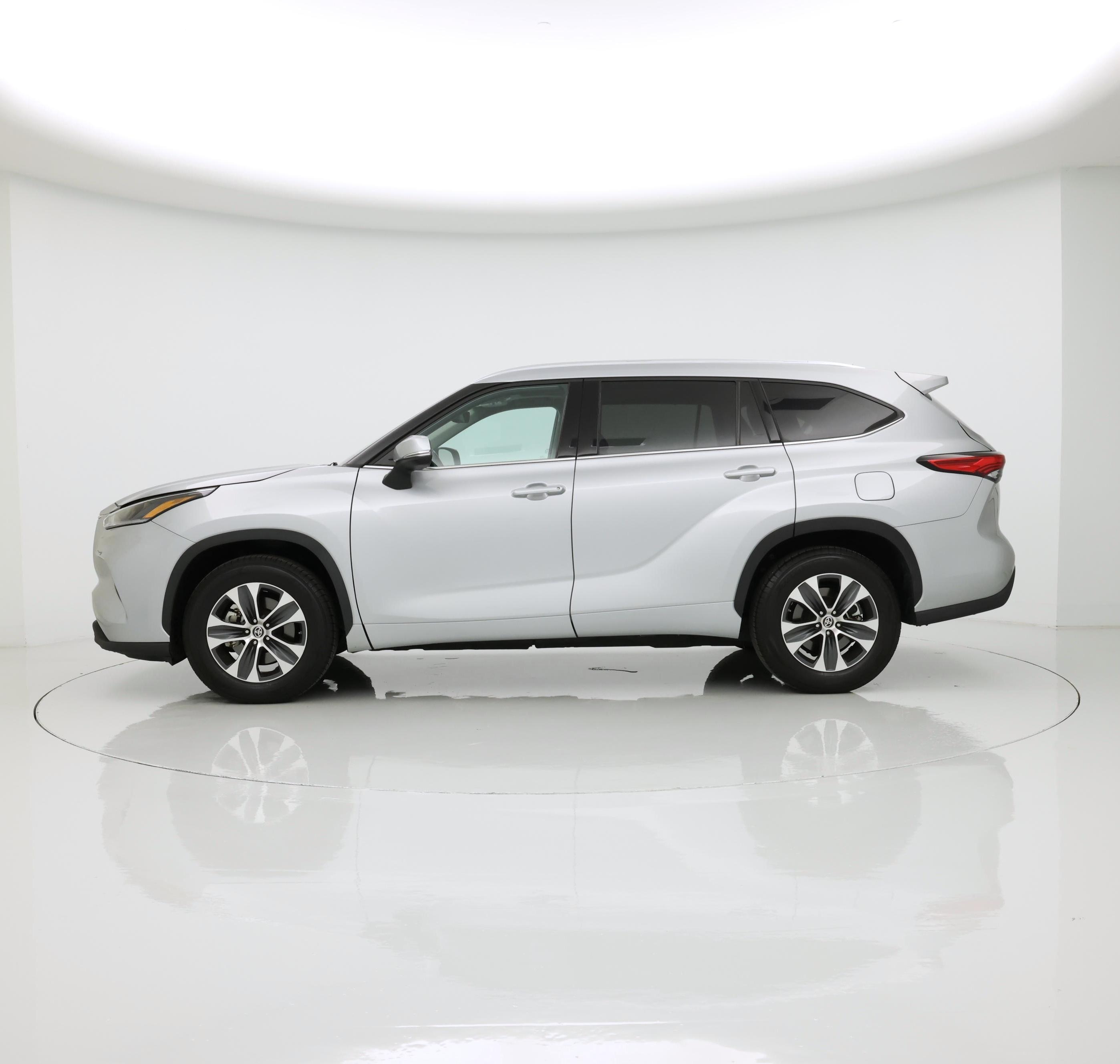Thumbnail: 2021 Toyota Highlander - 3