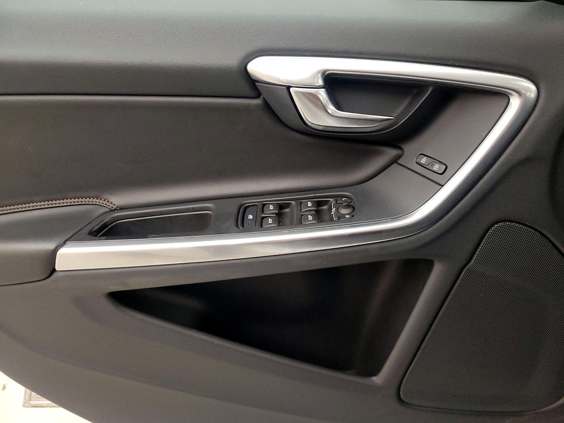 Thumbnail: 2016 Volvo S60 - 12