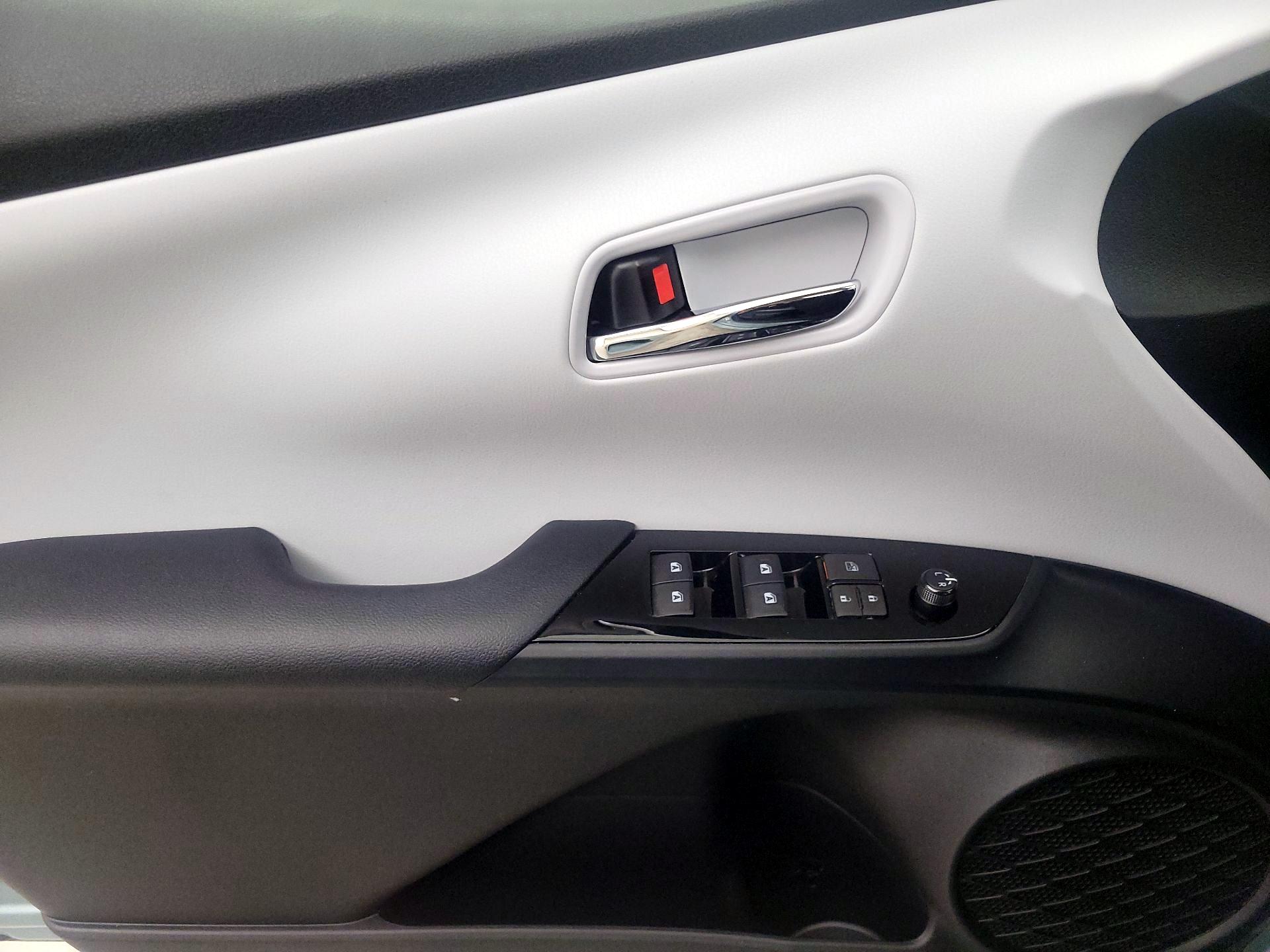 Thumbnail: 2018 Toyota Prius - 12