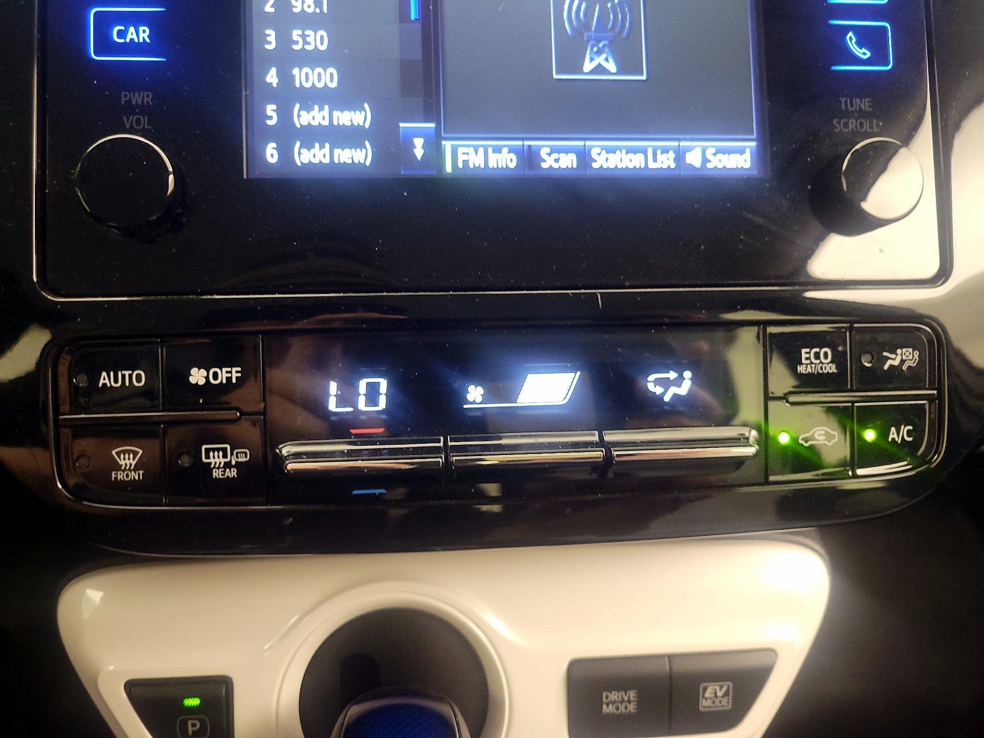 Thumbnail: 2018 Toyota Prius - 16