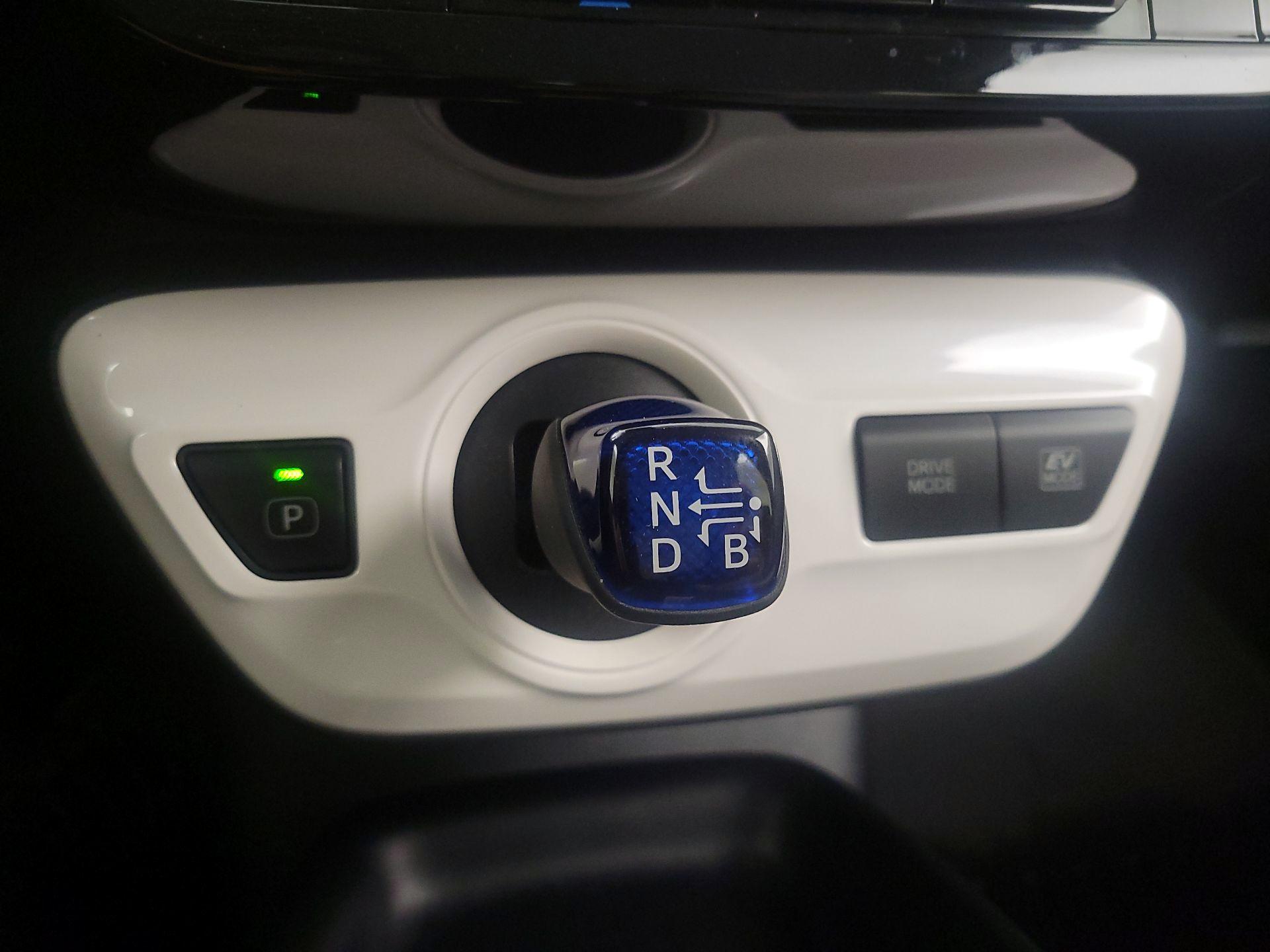 Thumbnail: 2018 Toyota Prius - 17