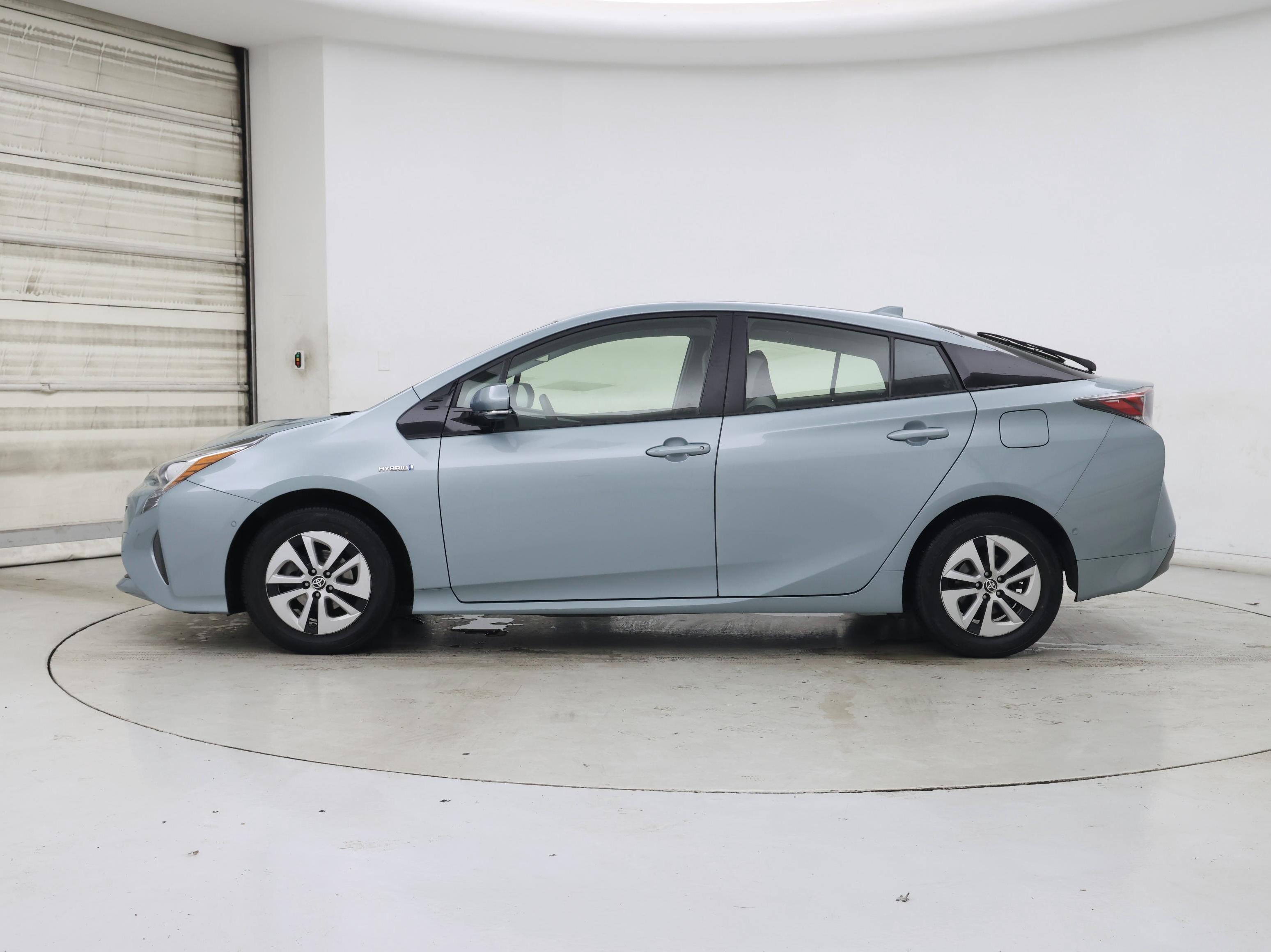 Thumbnail: 2018 Toyota Prius - 3