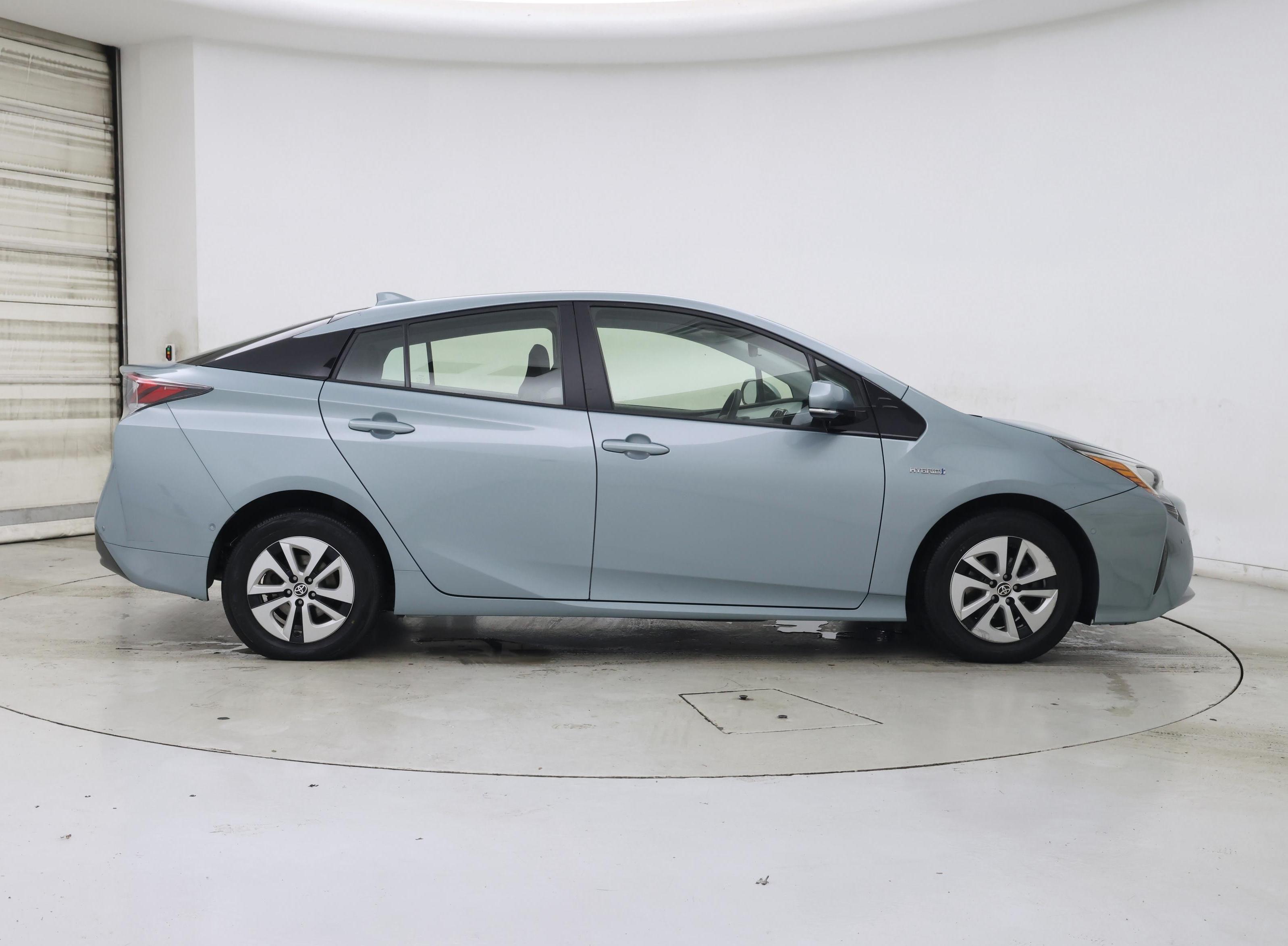 Thumbnail: 2018 Toyota Prius - 7
