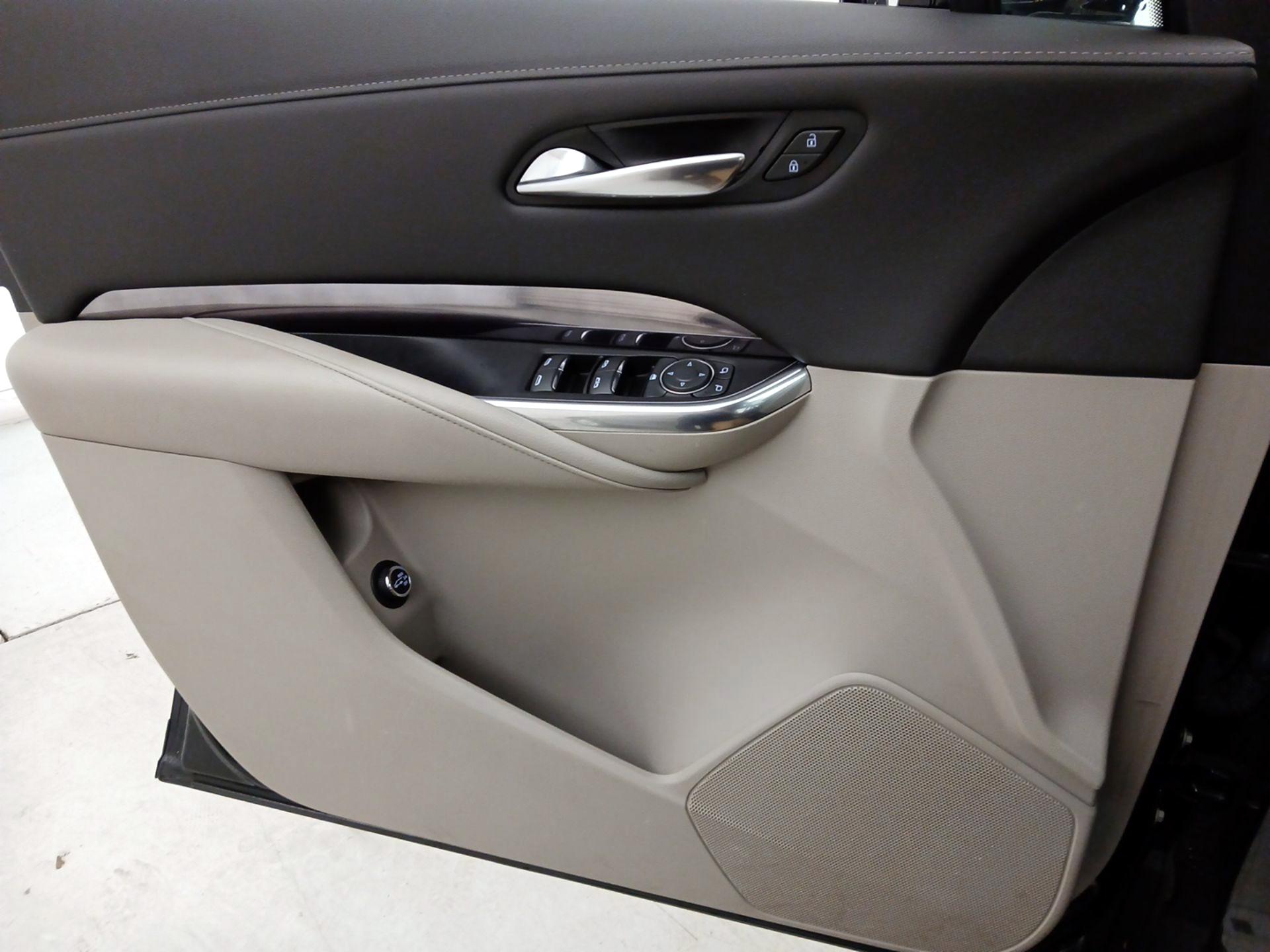 Thumbnail: 2022 Cadillac XT4 - 12