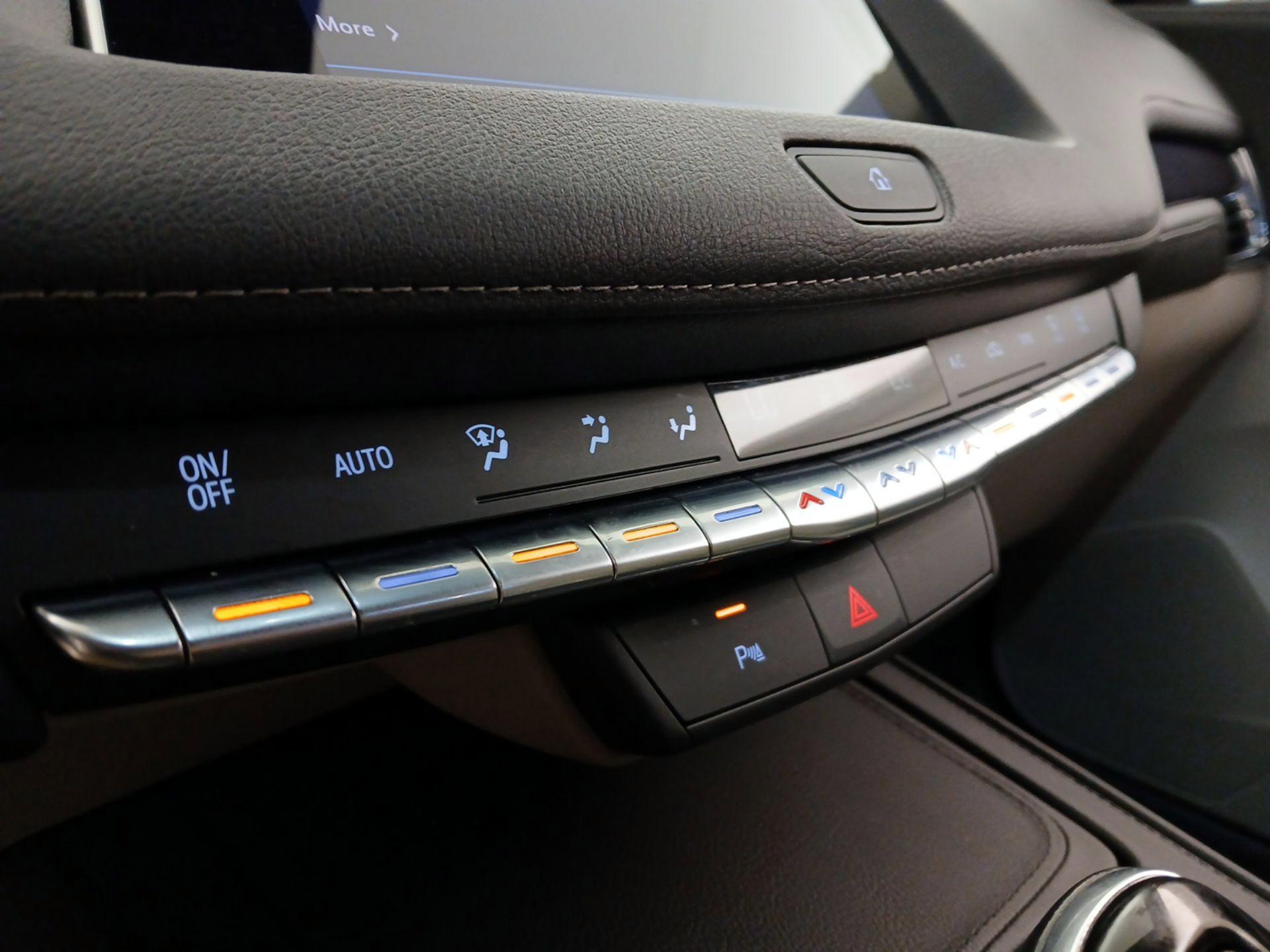 Thumbnail: 2022 Cadillac XT4 - 16