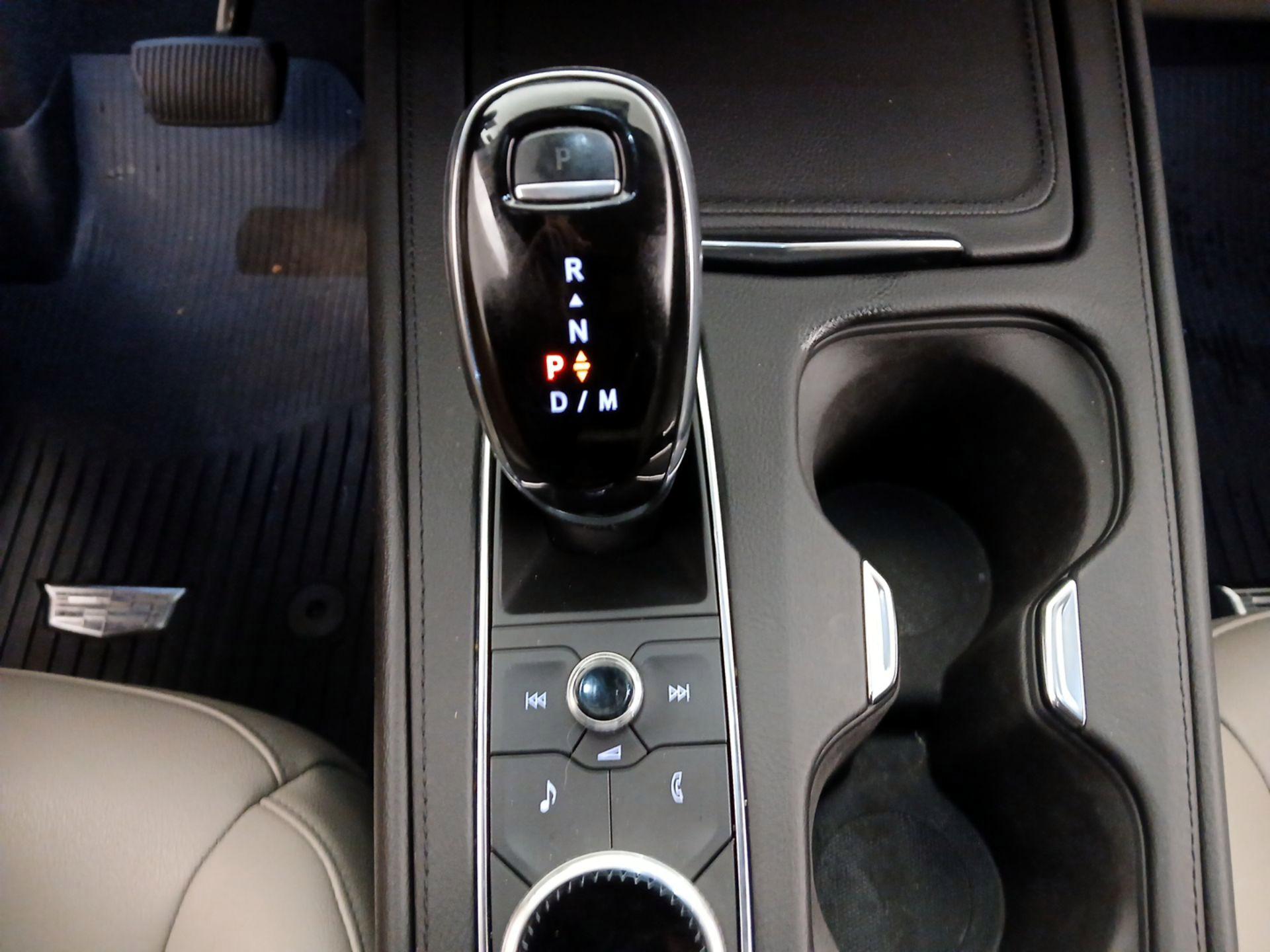 Thumbnail: 2022 Cadillac XT4 - 17