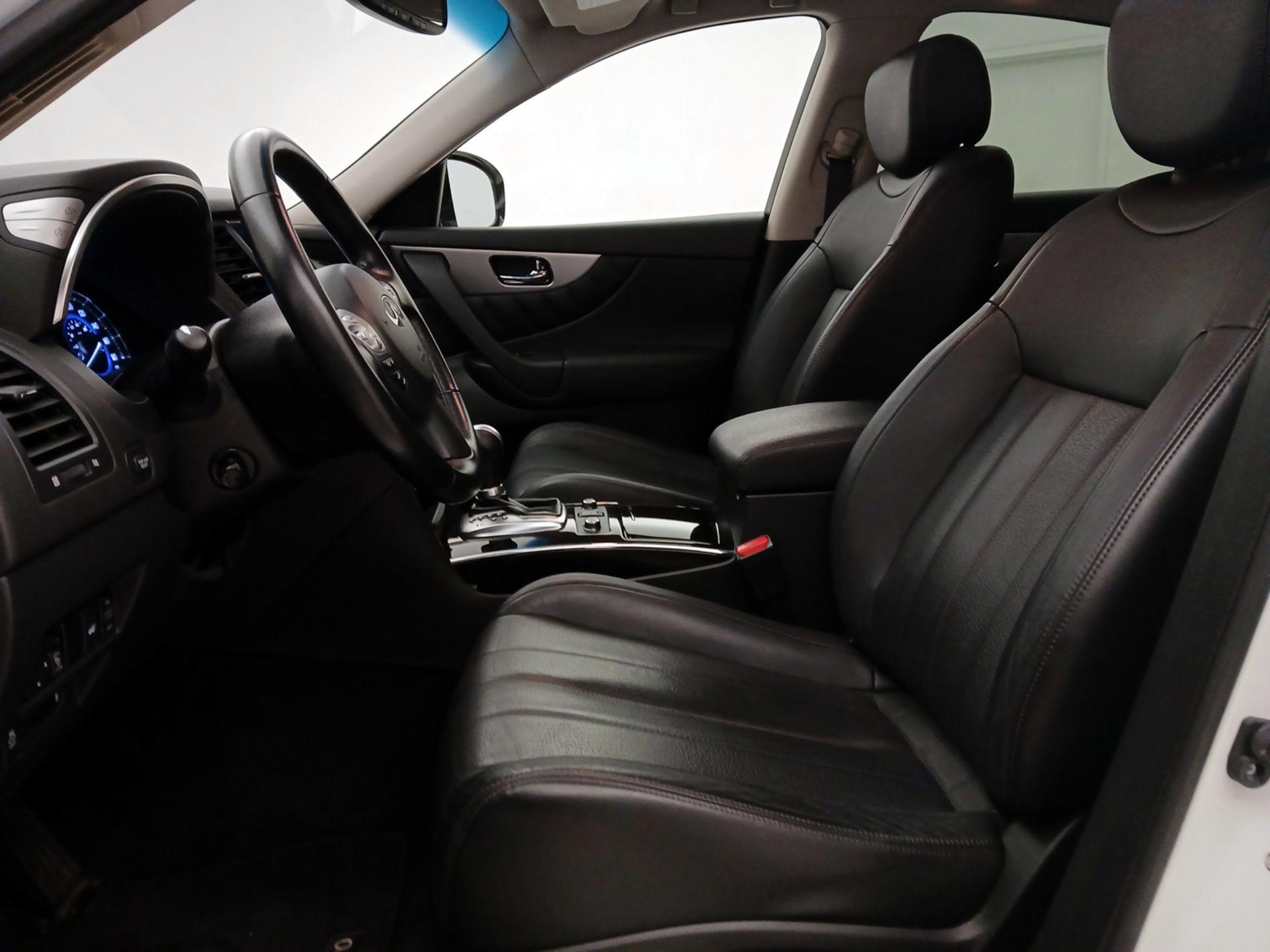 Thumbnail: 2017 INFINITI QX70 - 11