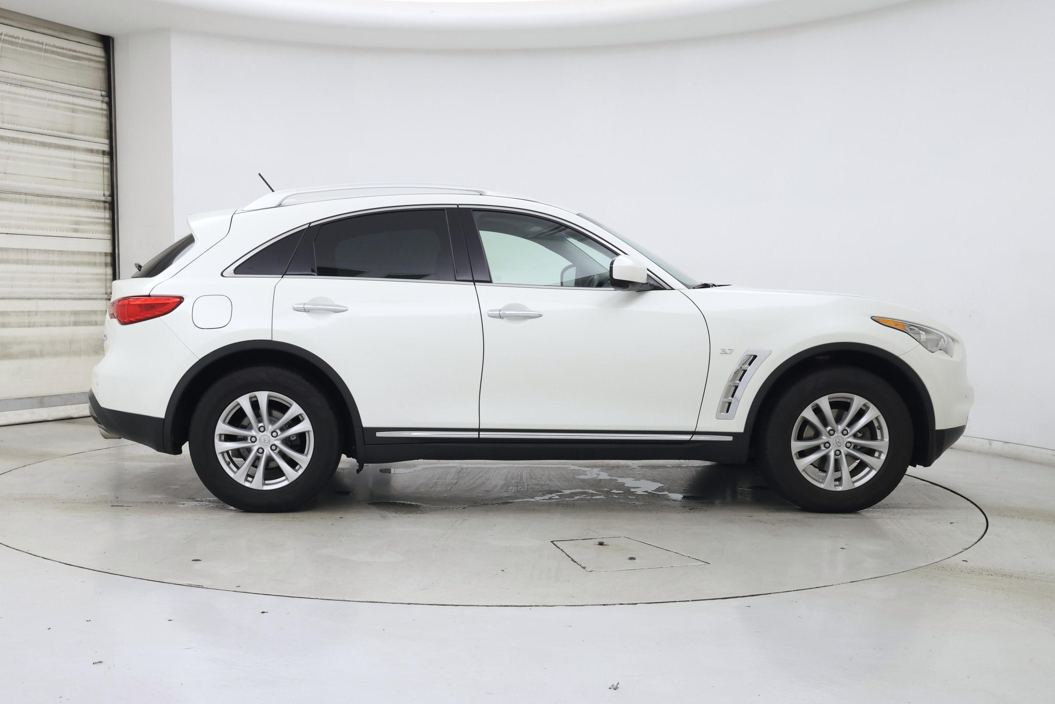 Thumbnail: 2017 INFINITI QX70 - 7