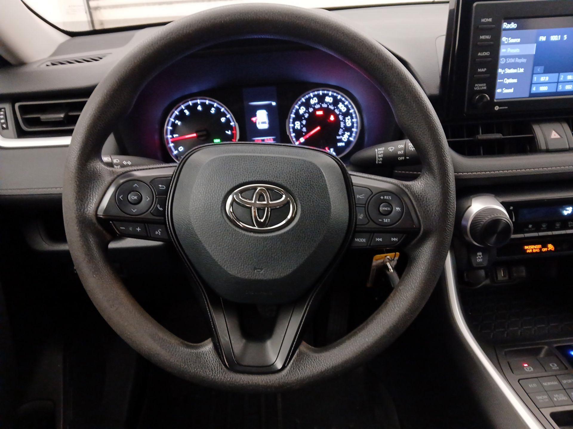 Thumbnail: 2020 Toyota RAV4 - 10