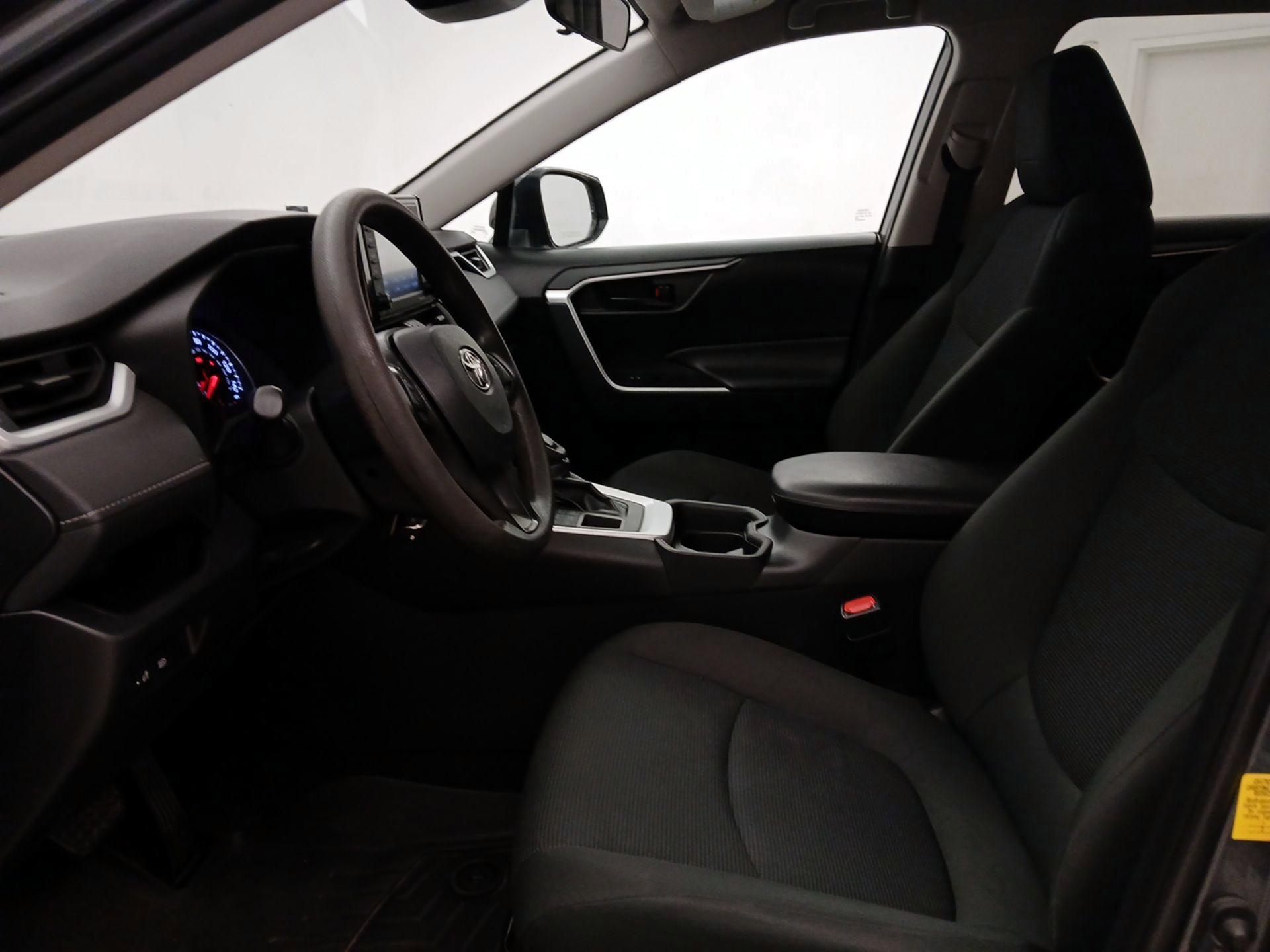 Thumbnail: 2020 Toyota RAV4 - 11