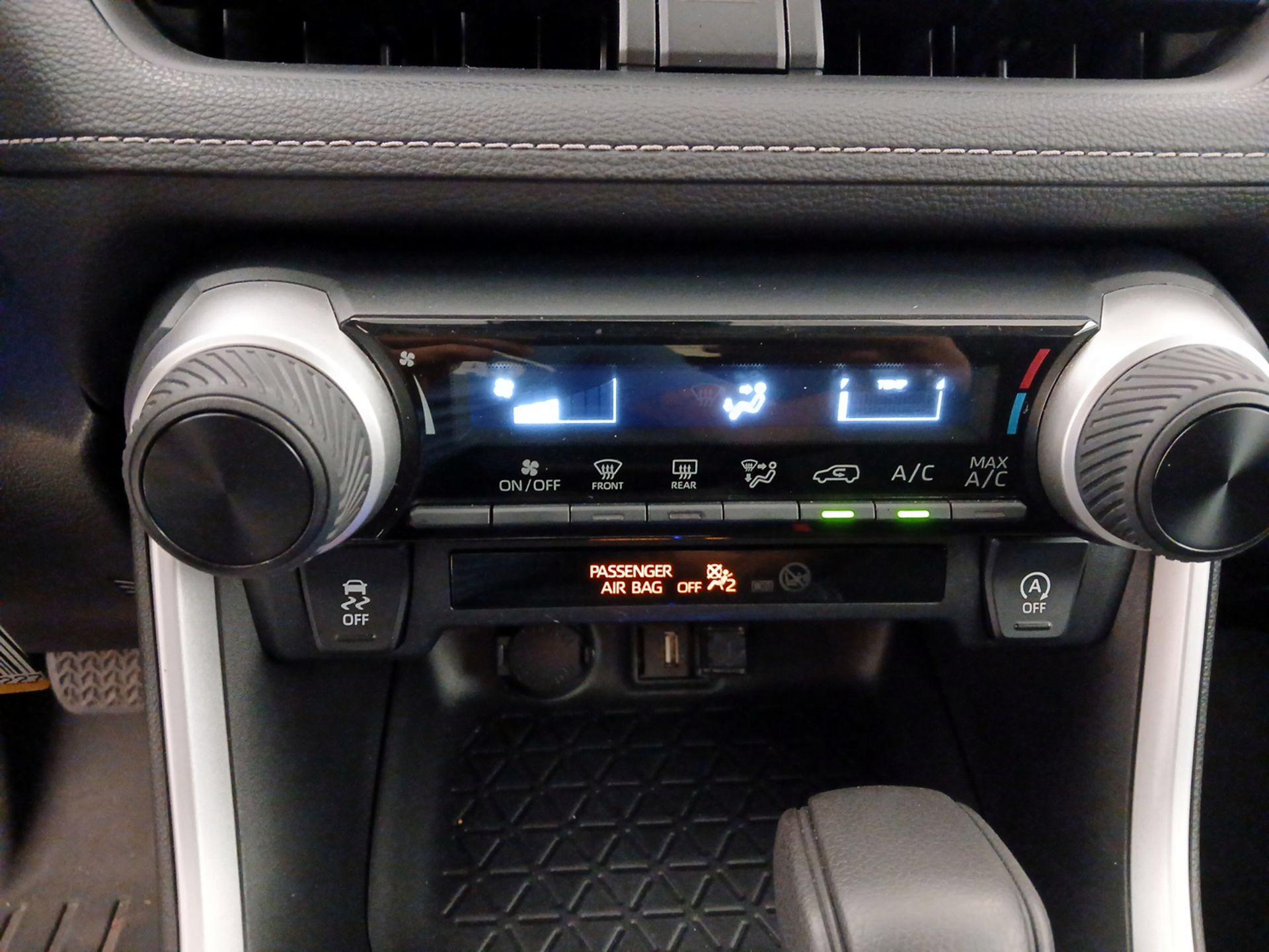 Thumbnail: 2020 Toyota RAV4 - 16