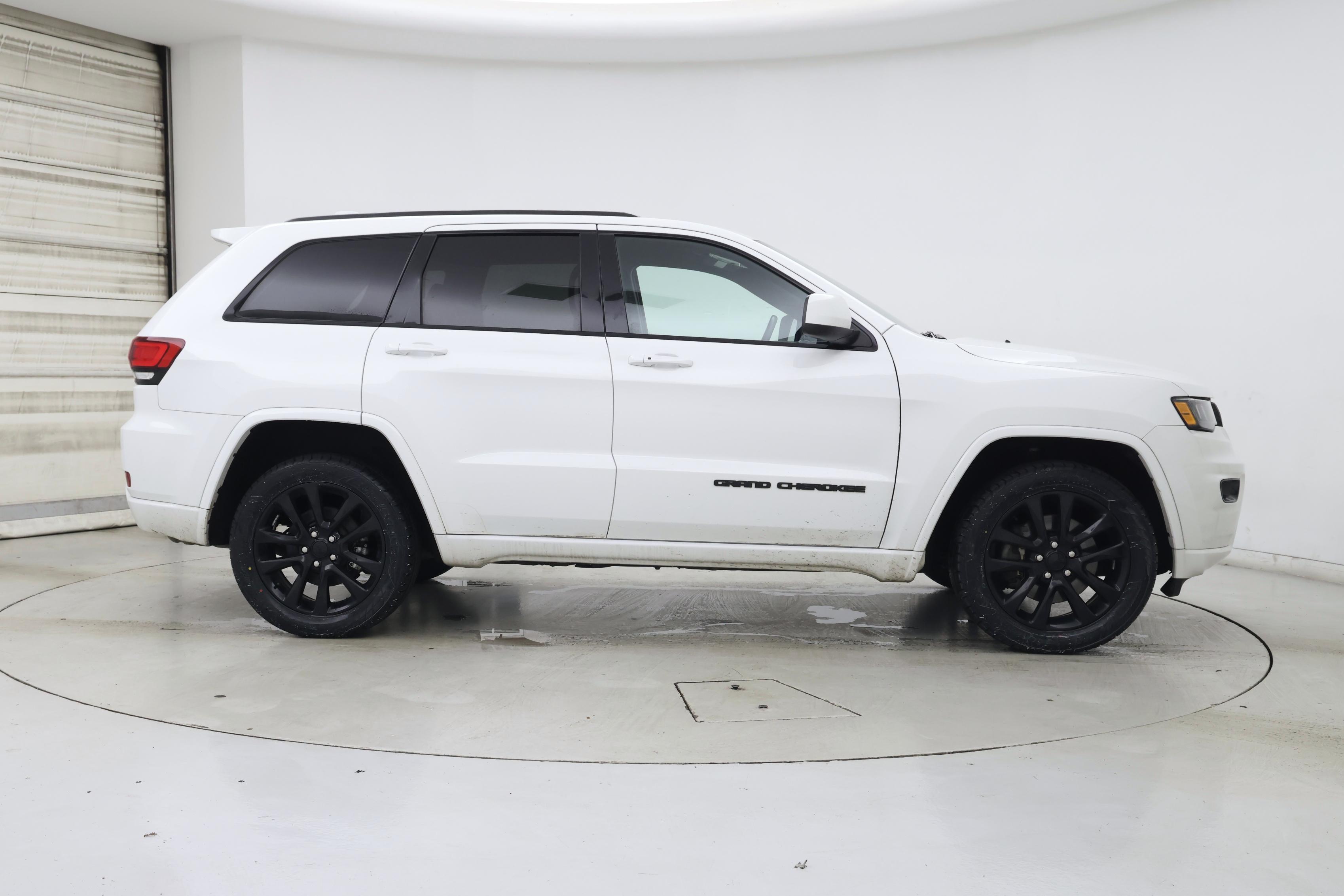 Thumbnail: 2021 Jeep Grand Cherokee - 7