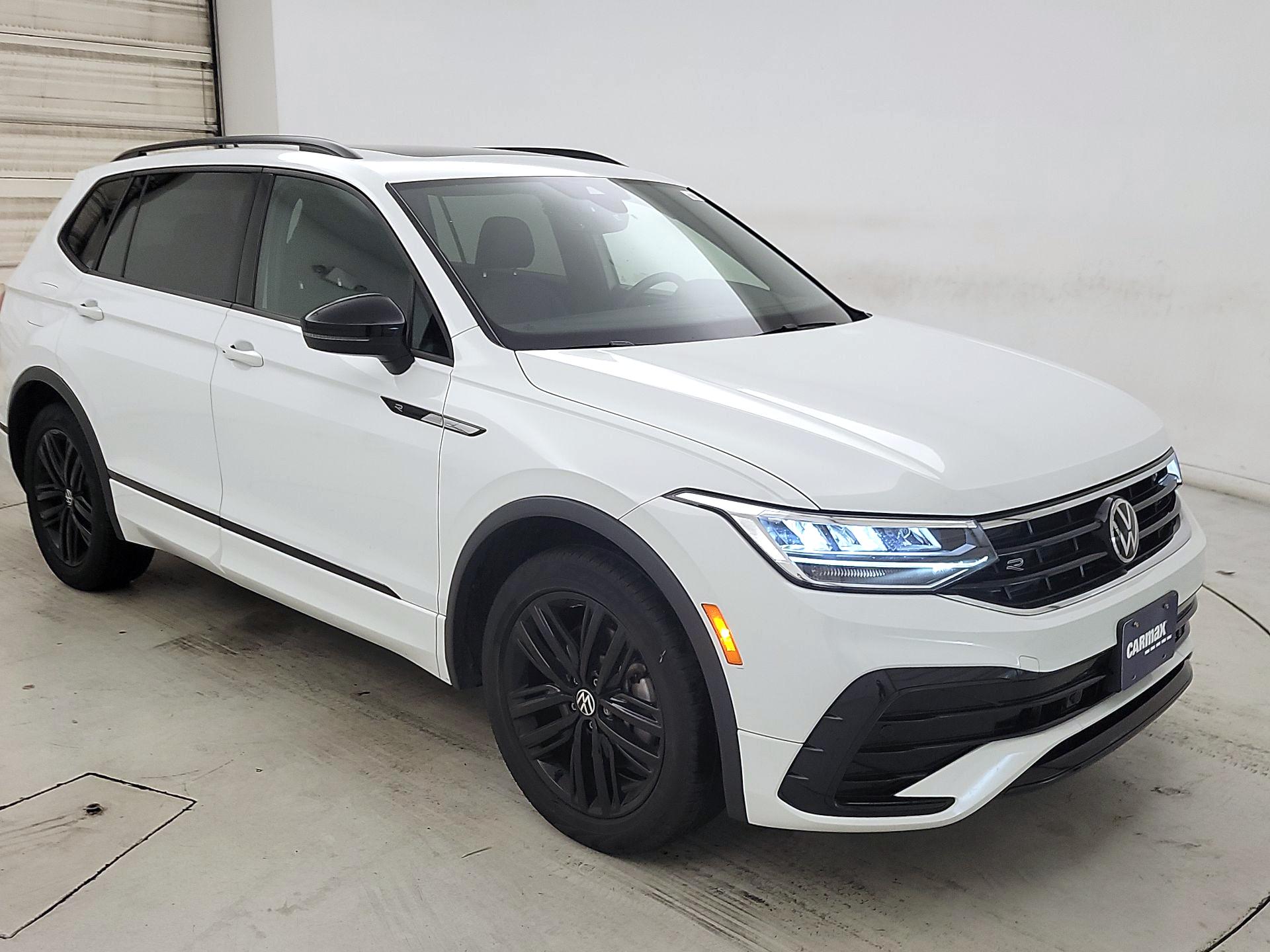 Thumbnail: 2022 Volkswagen Tiguan - 1