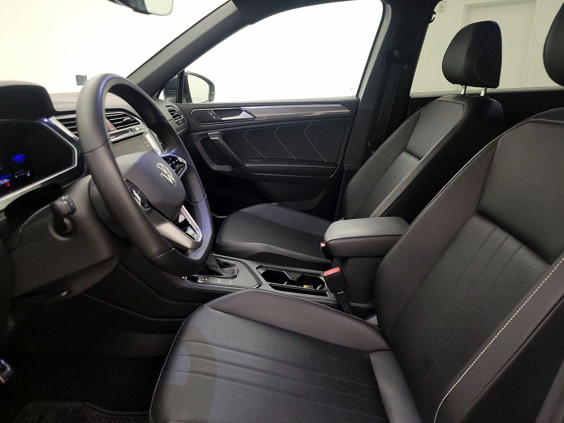 Thumbnail: 2022 Volkswagen Tiguan - 9