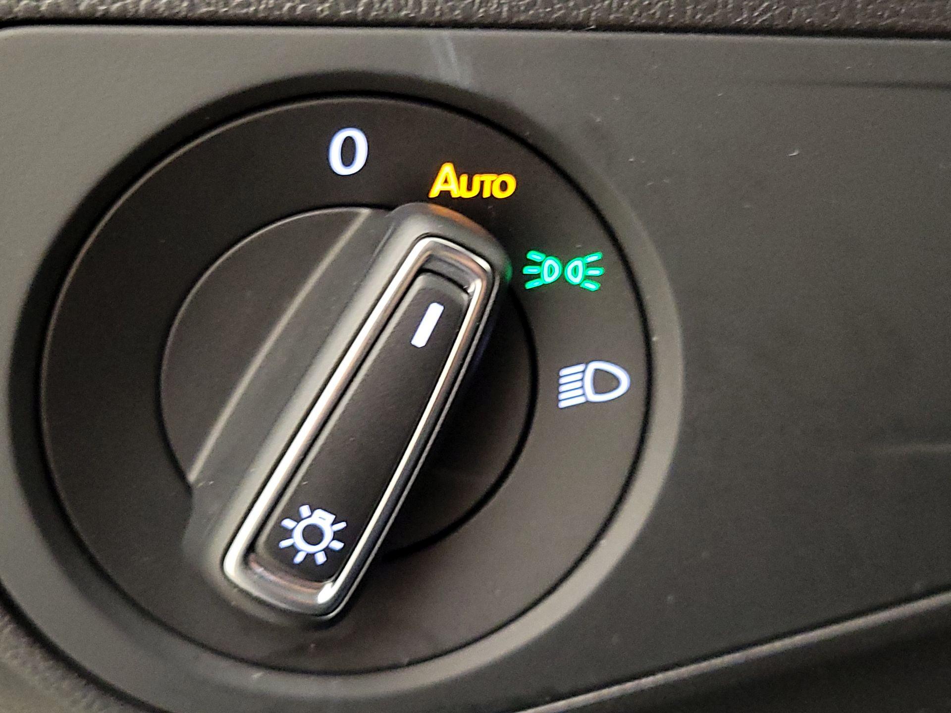 Thumbnail: 2022 Volkswagen Tiguan - 11