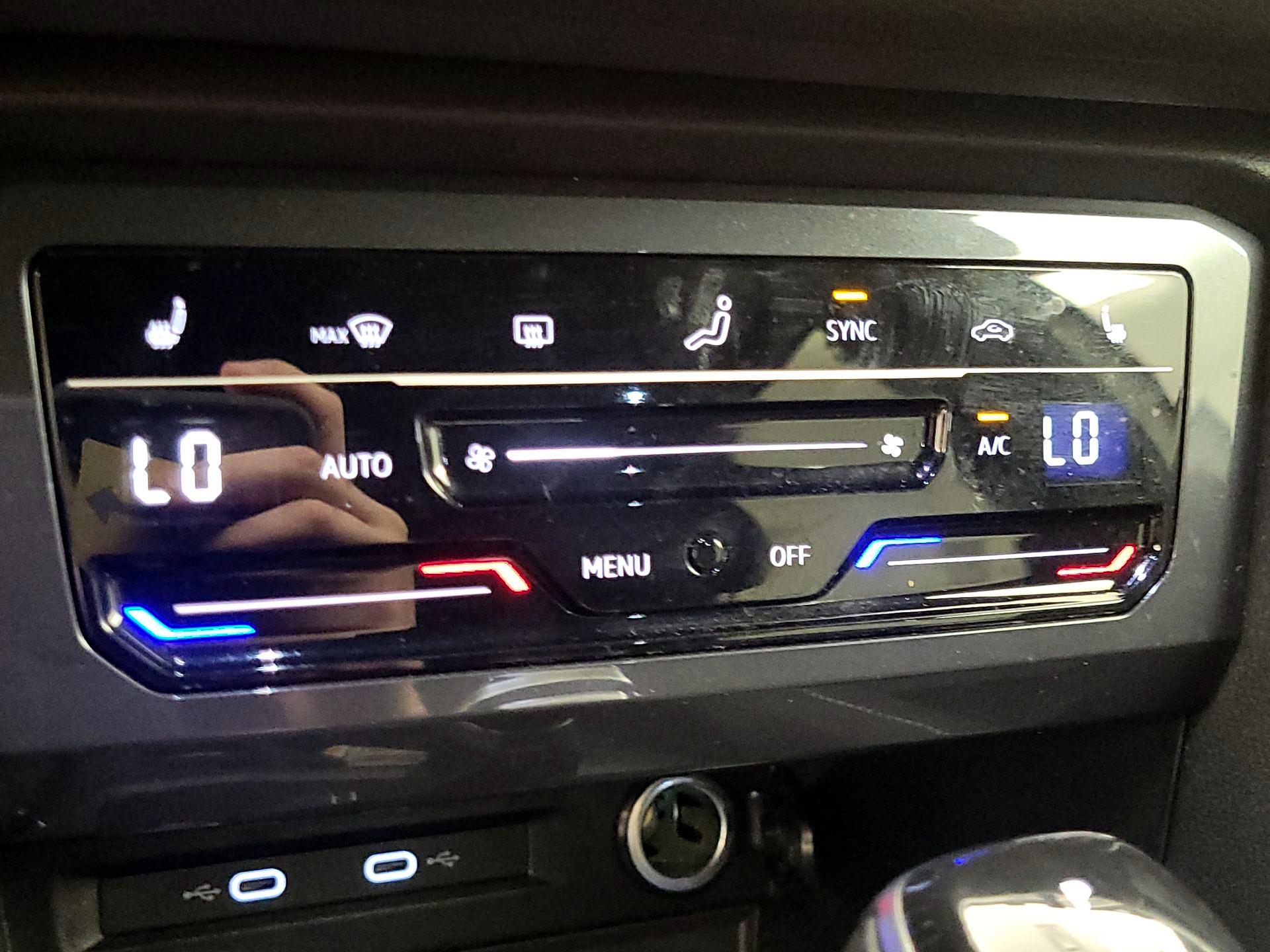 Thumbnail: 2022 Volkswagen Tiguan - 14