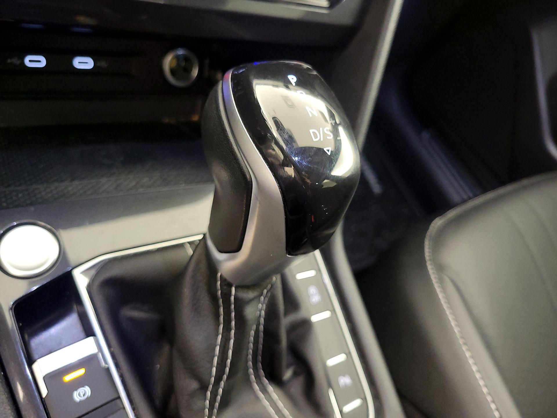 Thumbnail: 2022 Volkswagen Tiguan - 15