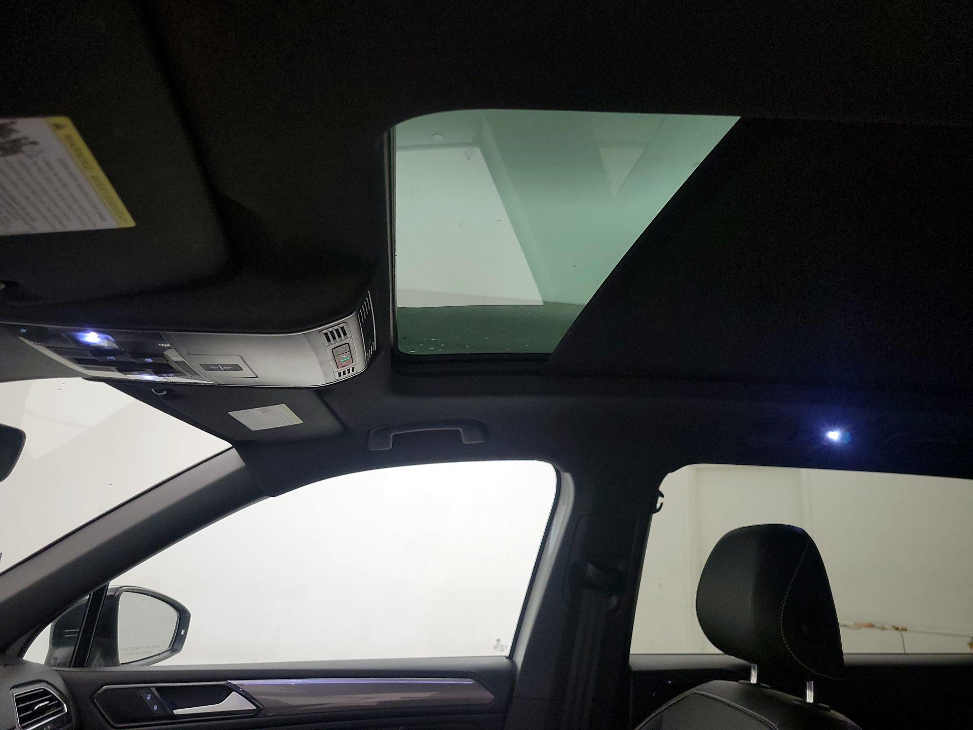 Thumbnail: 2022 Volkswagen Tiguan - 17