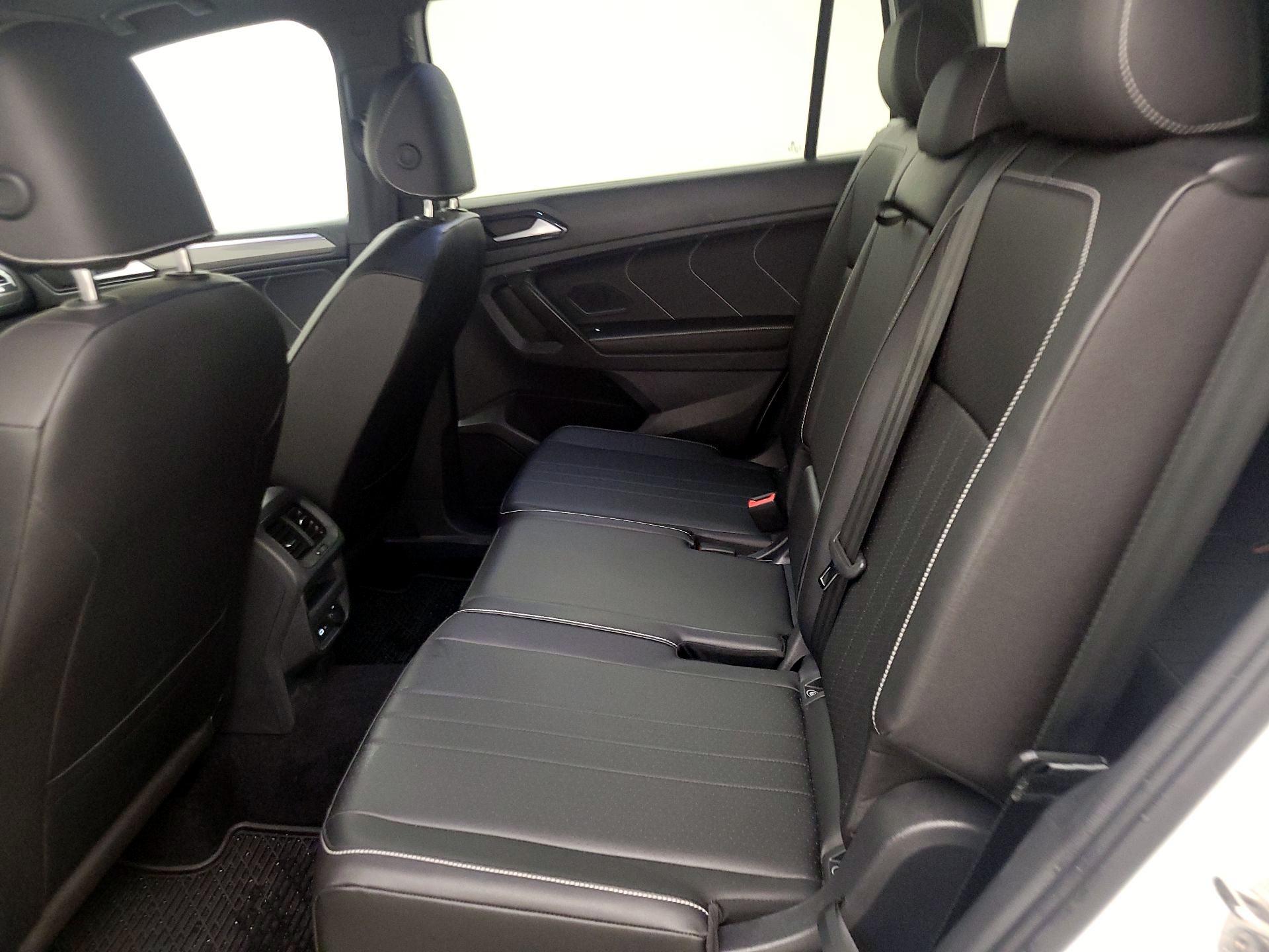 Thumbnail: 2022 Volkswagen Tiguan - 18