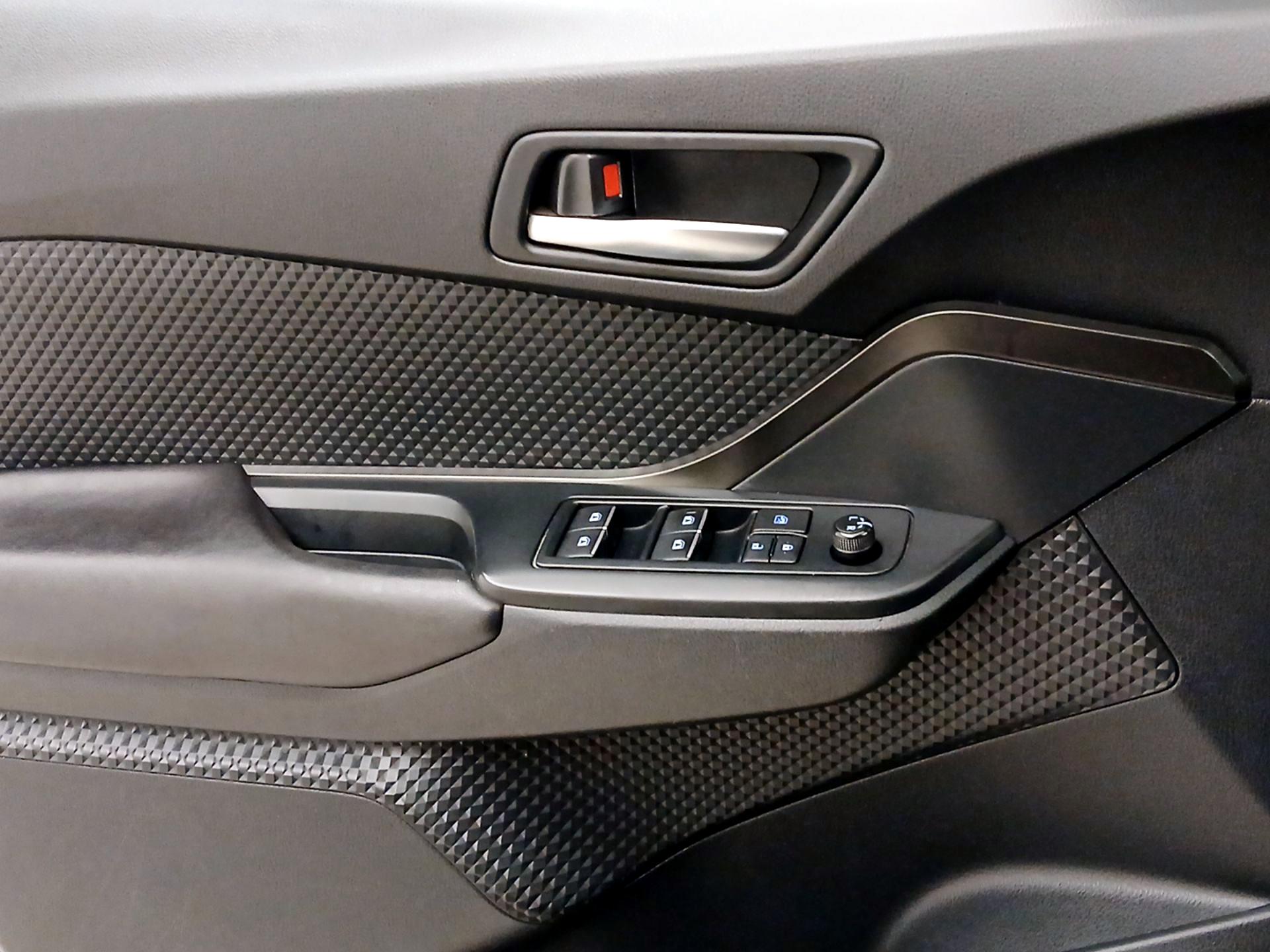Thumbnail: 2018 Toyota C-HR - 10