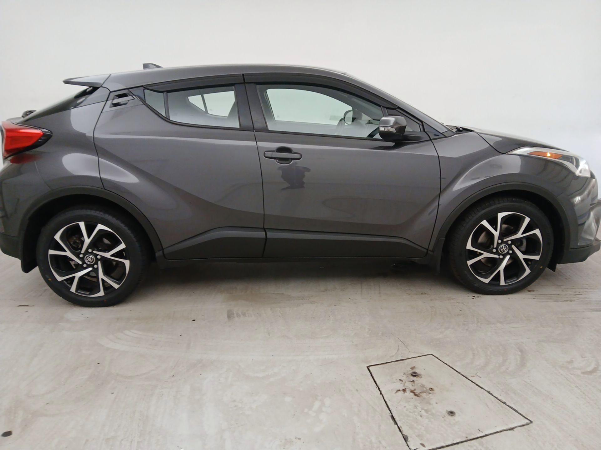 Thumbnail: 2018 Toyota C-HR - 4
