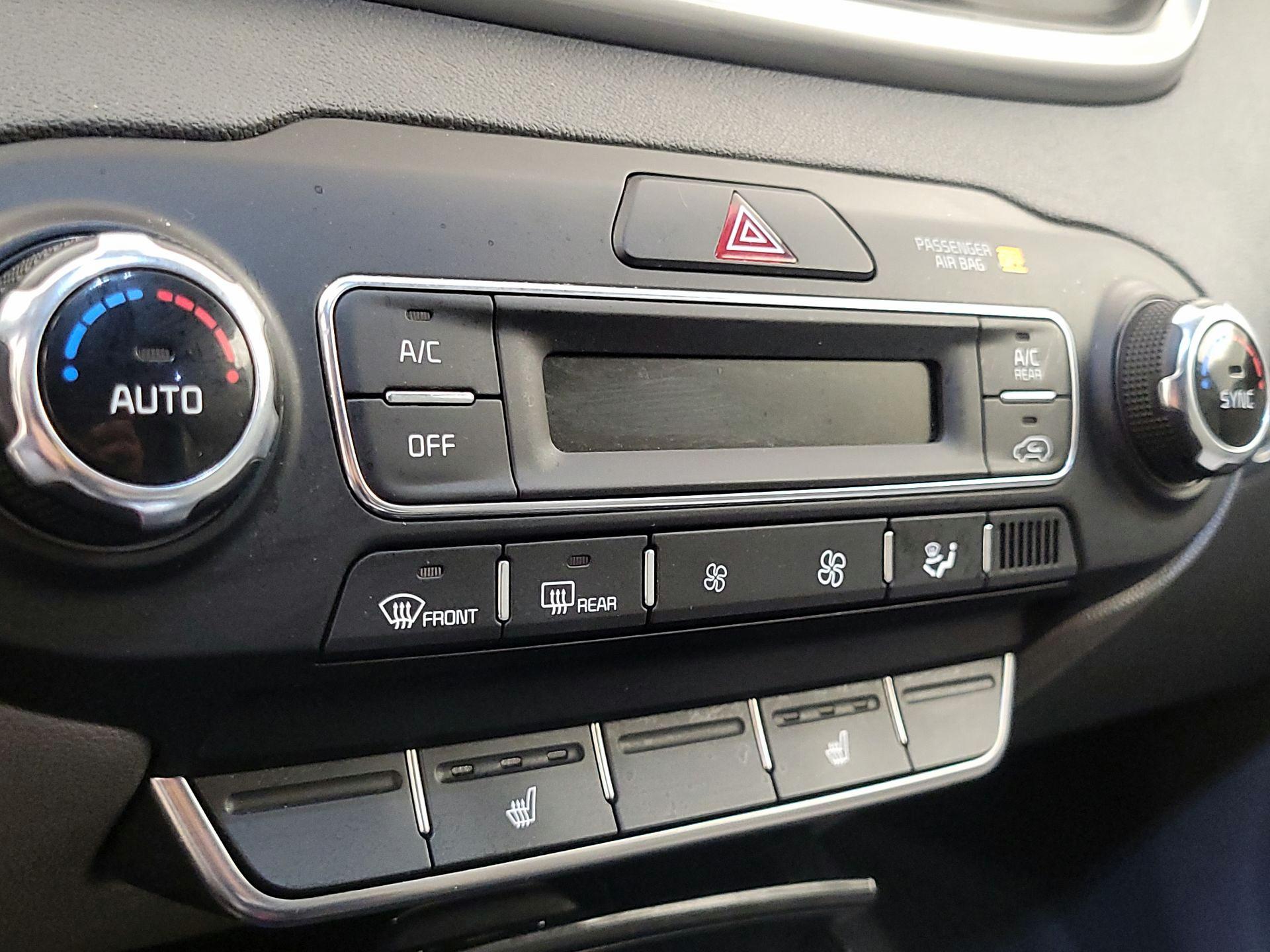 Thumbnail: 2019 Kia Sorento - 16