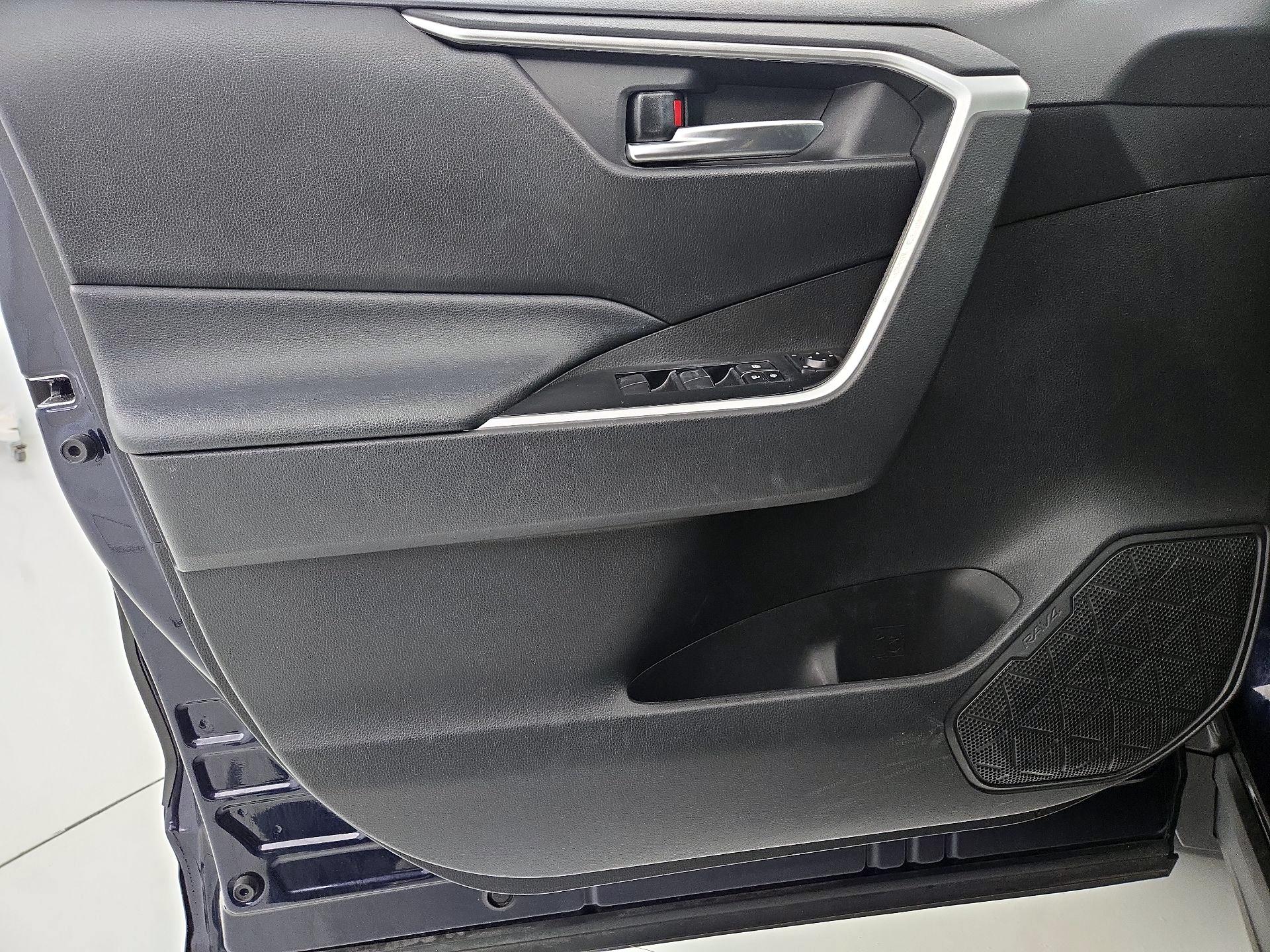 Thumbnail: 2021 Toyota RAV4 - 12