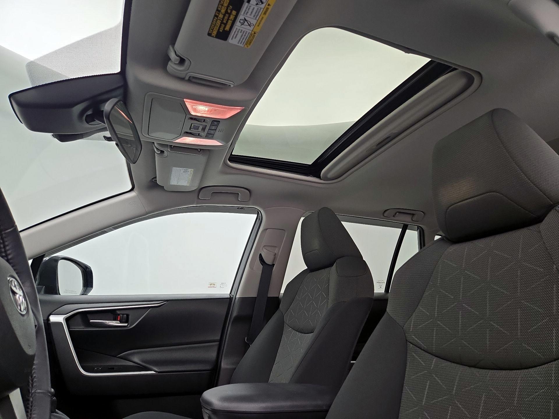 Thumbnail: 2021 Toyota RAV4 - 19