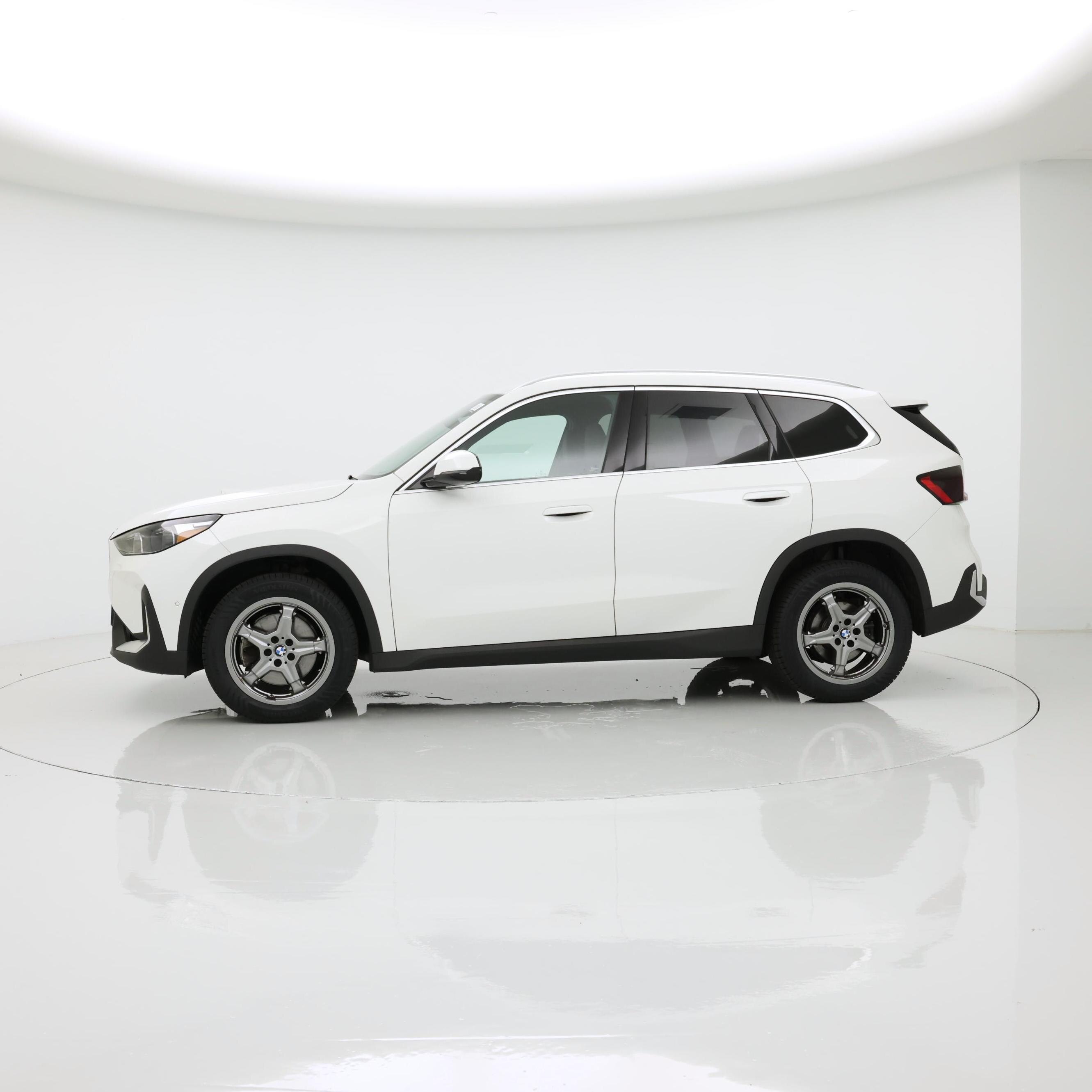 Thumbnail: 2023 BMW X1 - 3