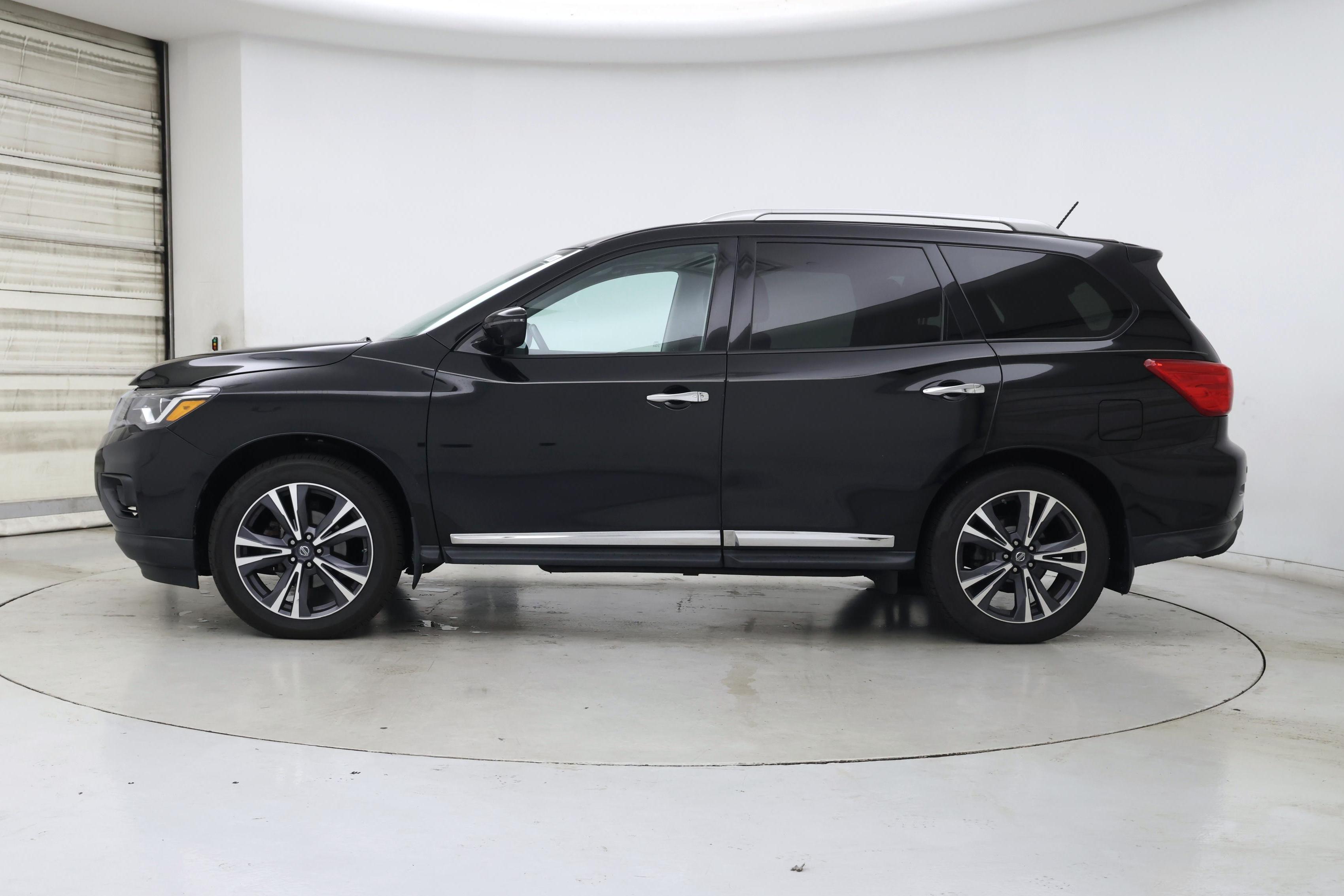 Thumbnail: 2017 Nissan Pathfinder - 3