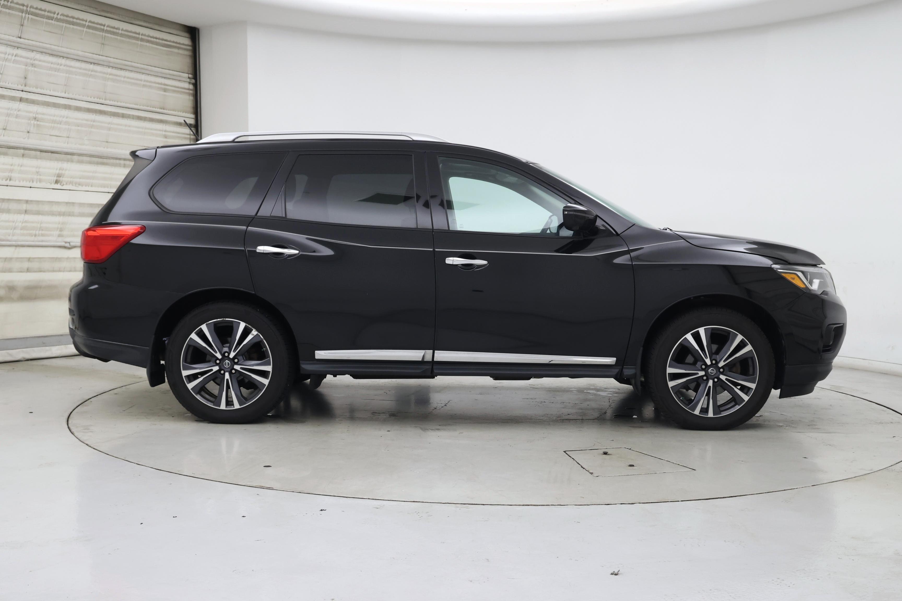 Thumbnail: 2017 Nissan Pathfinder - 7