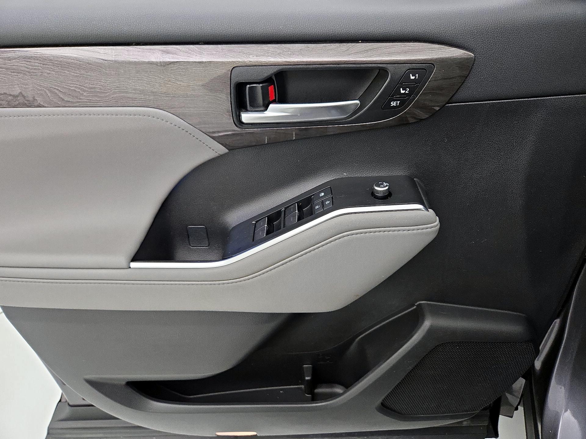 Thumbnail: 2021 Toyota Highlander - 12