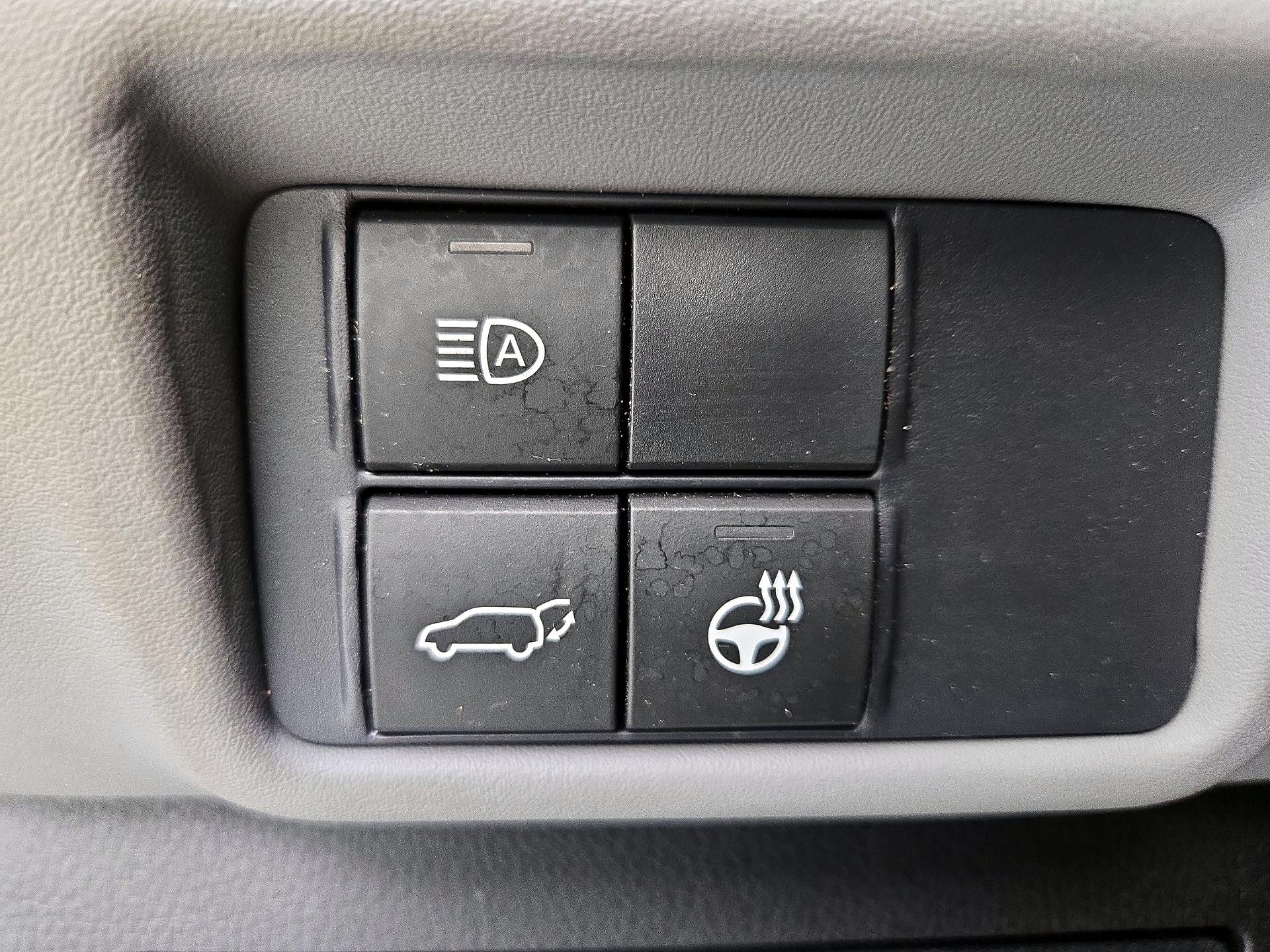 Thumbnail: 2021 Toyota Highlander - 13