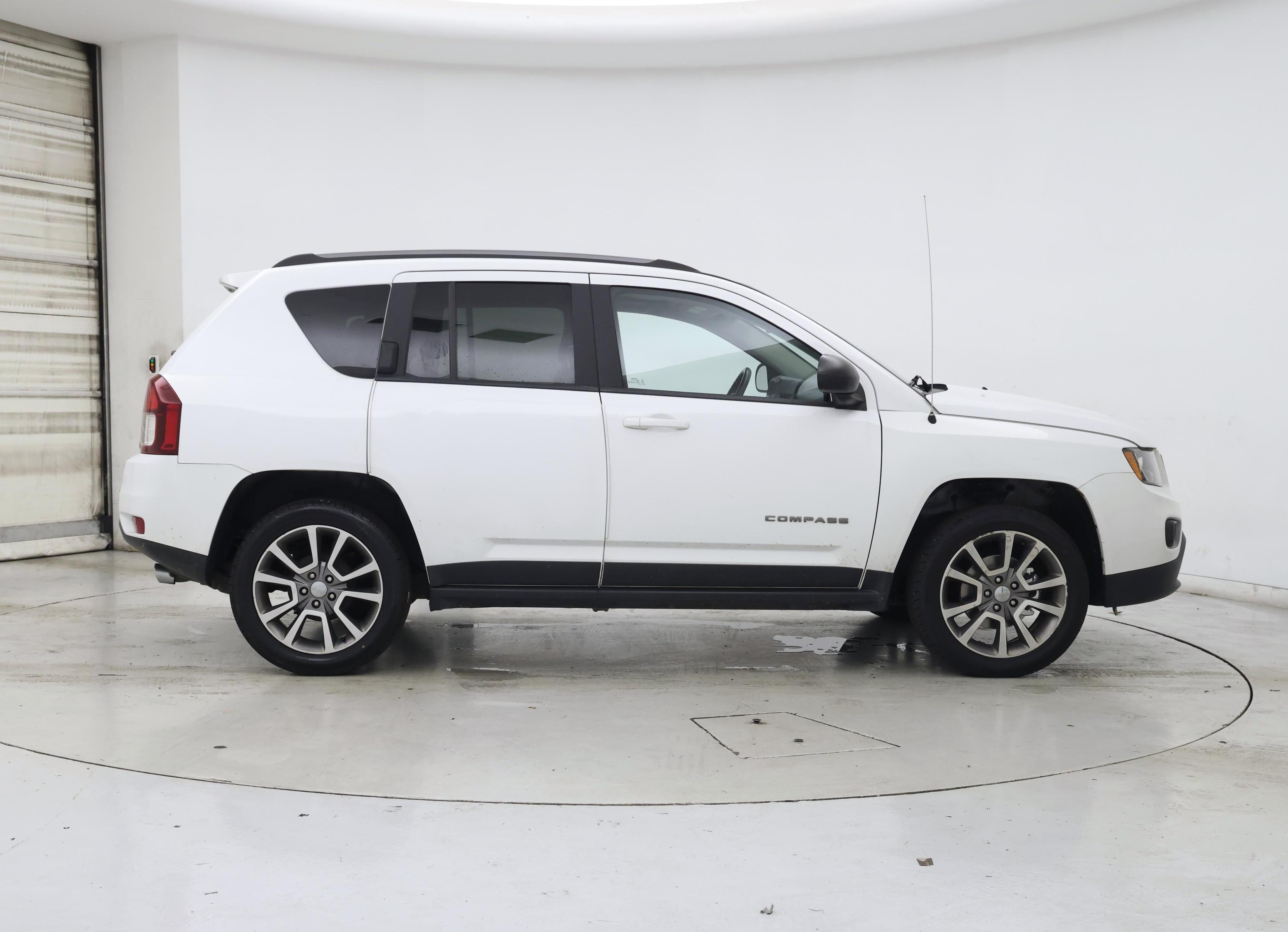 Thumbnail: 2017 Jeep Compass - 7
