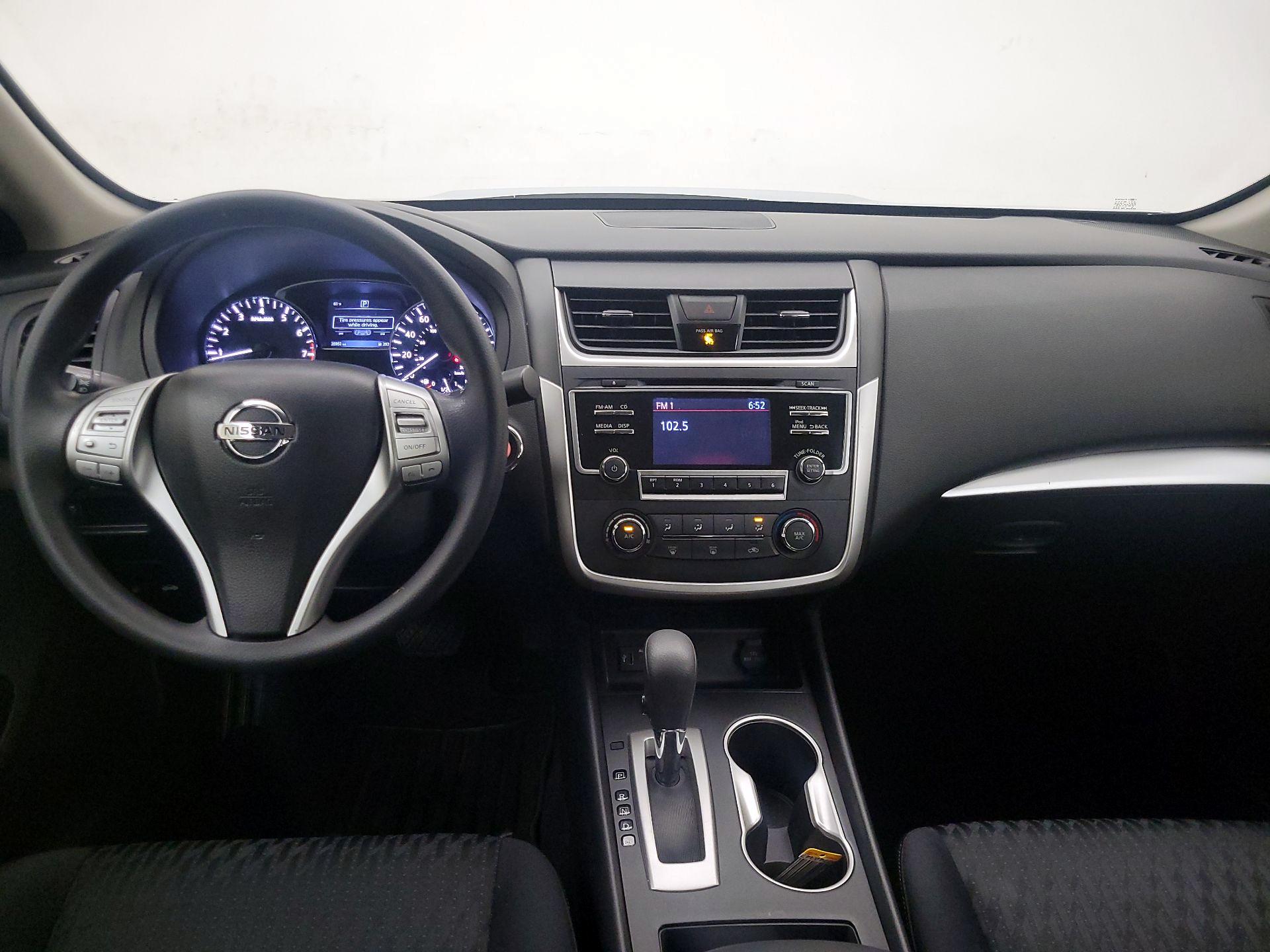 Thumbnail: 2017 Nissan Altima - 9