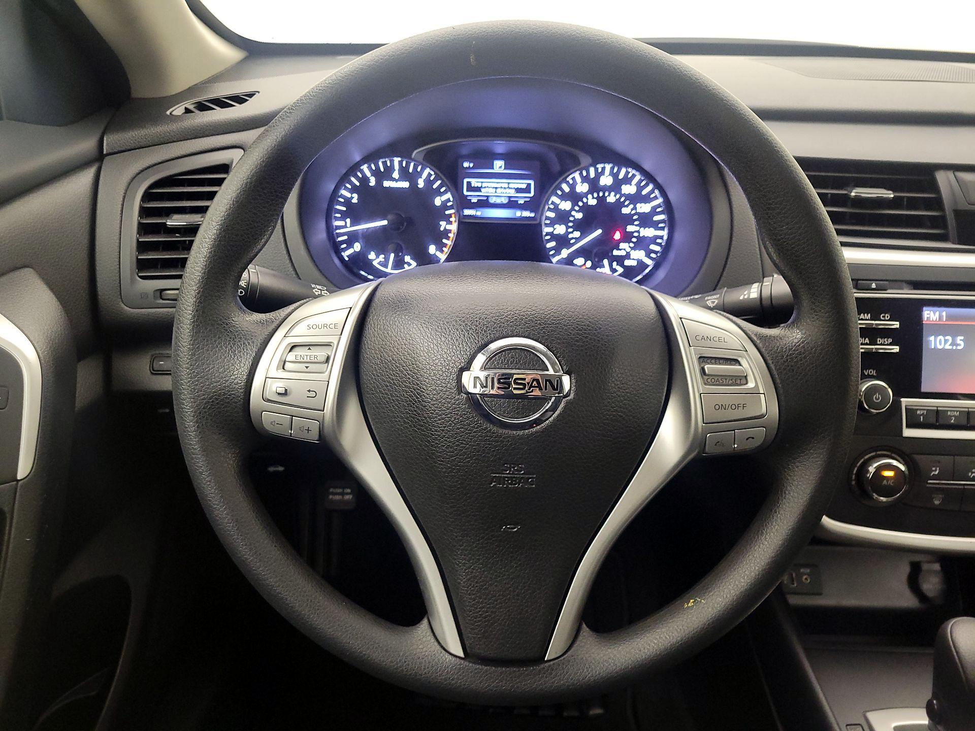 Thumbnail: 2017 Nissan Altima - 10