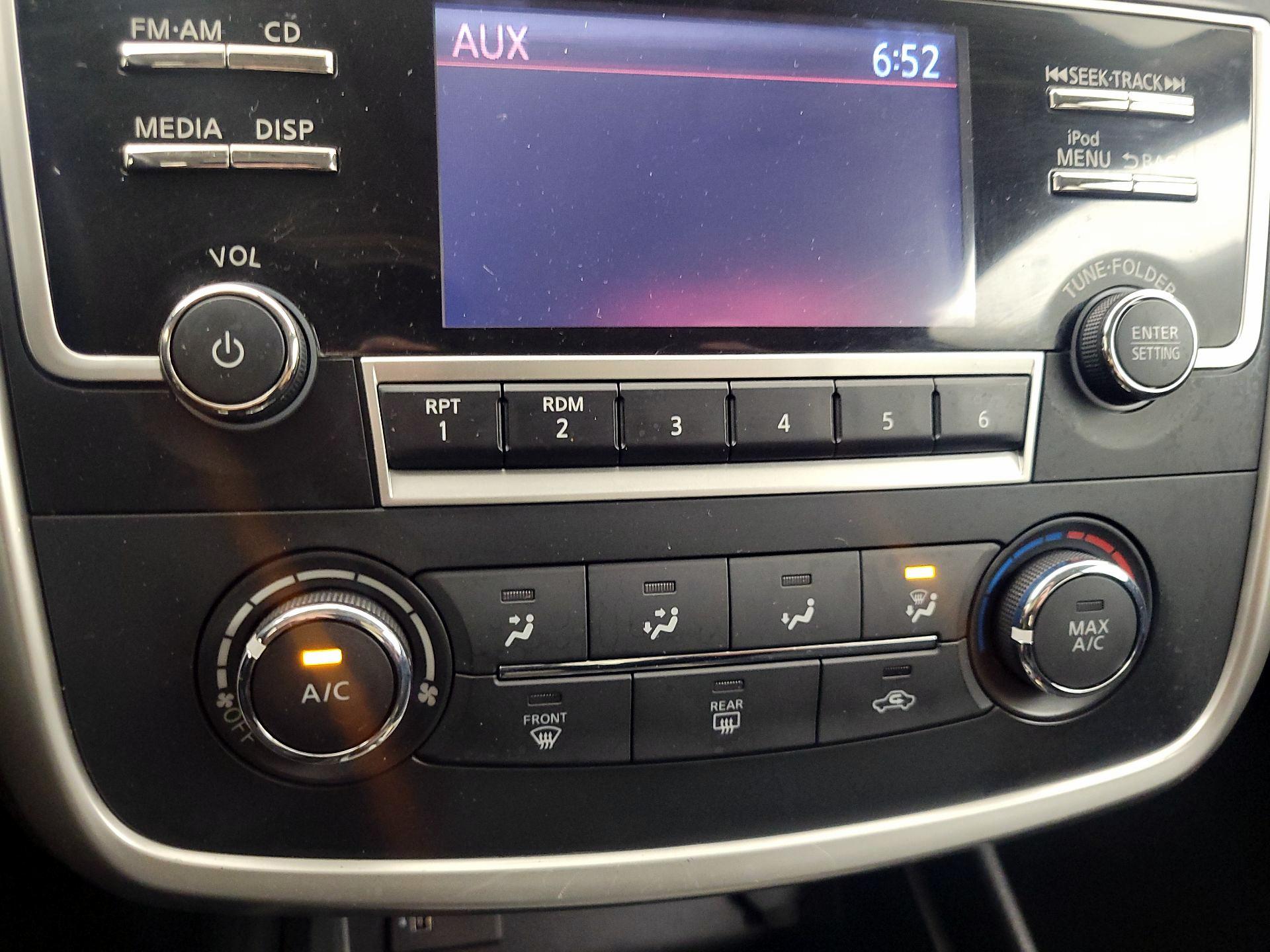 Thumbnail: 2017 Nissan Altima - 16