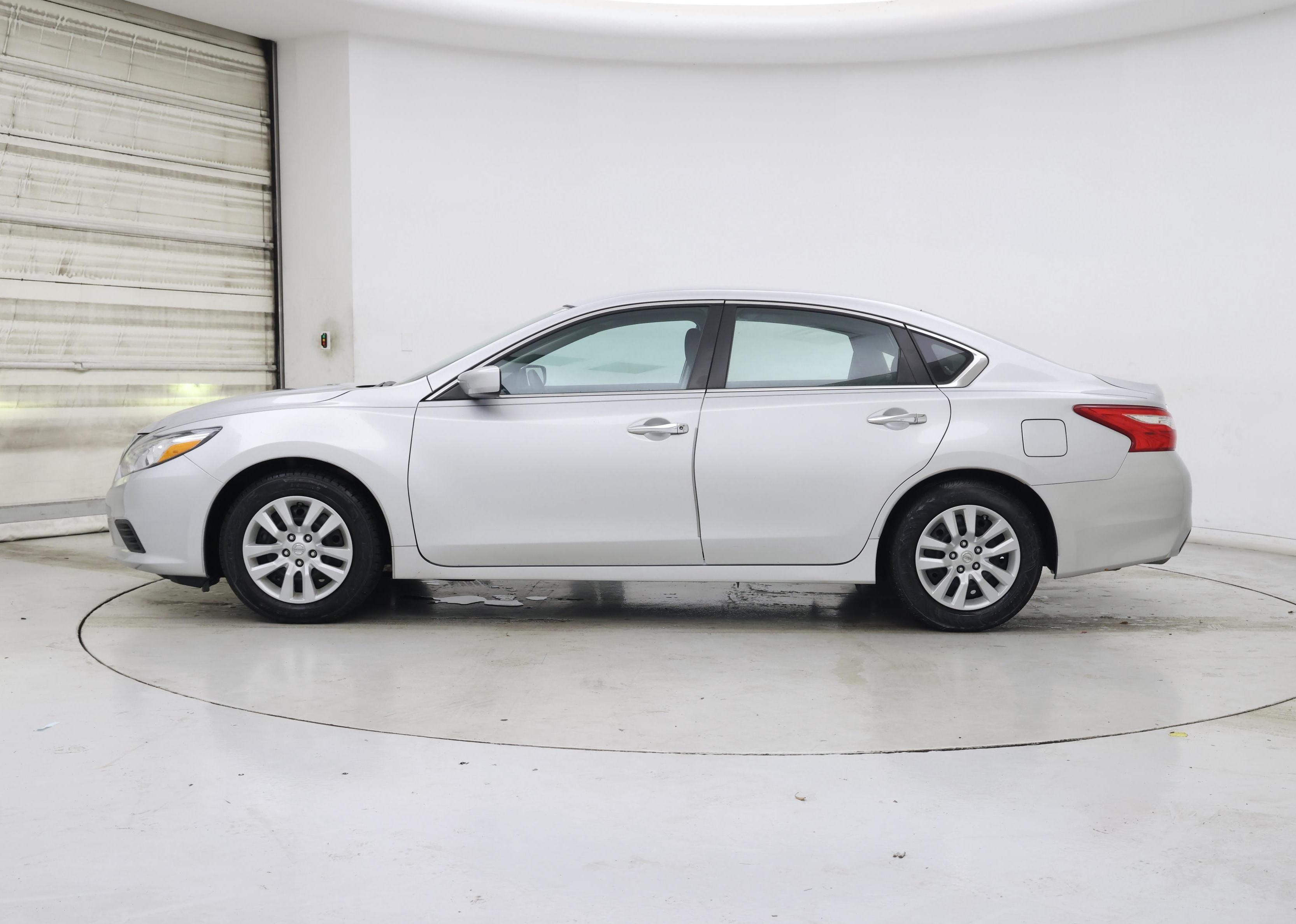 Thumbnail: 2017 Nissan Altima - 3