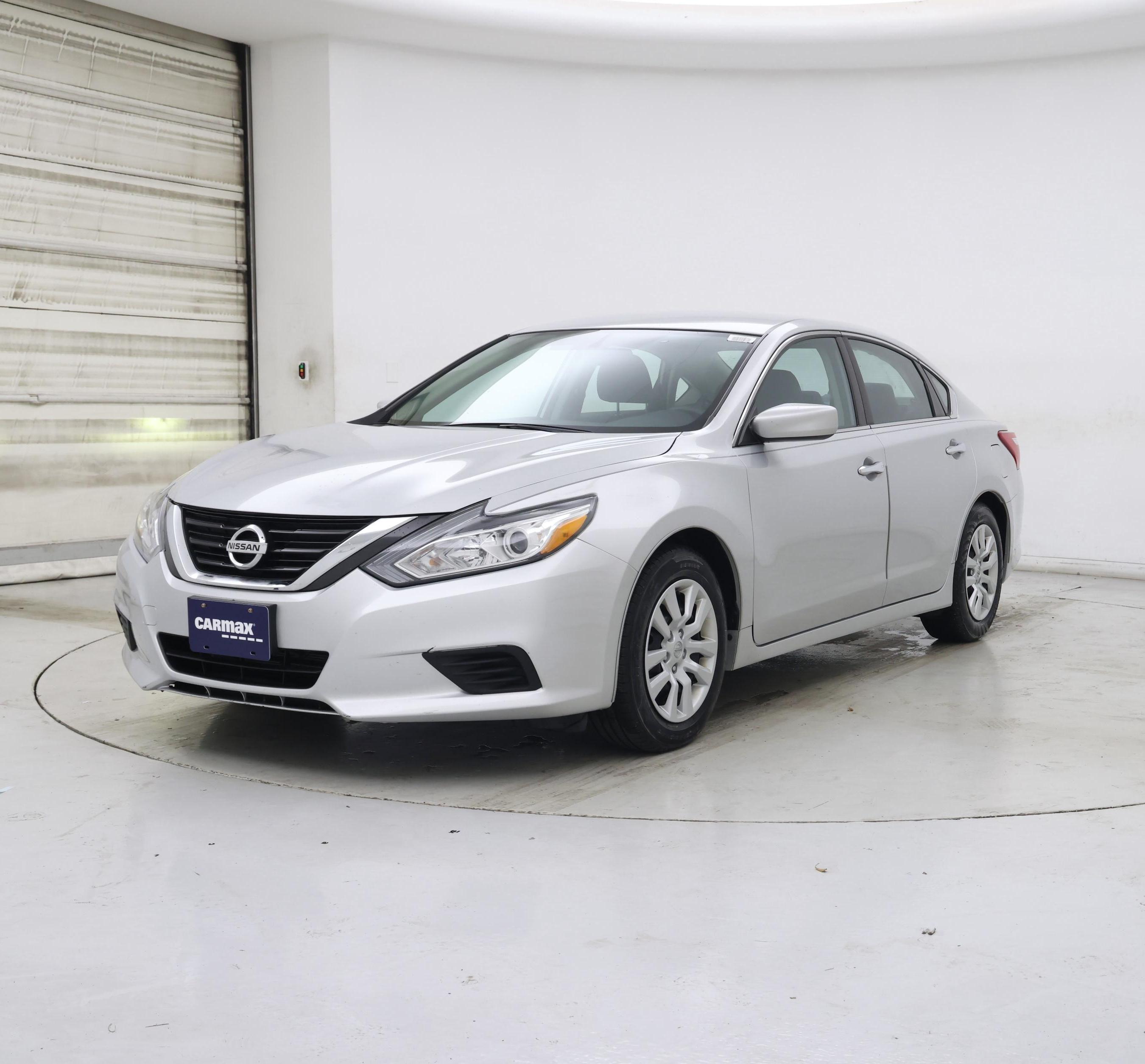 Thumbnail: 2017 Nissan Altima - 4