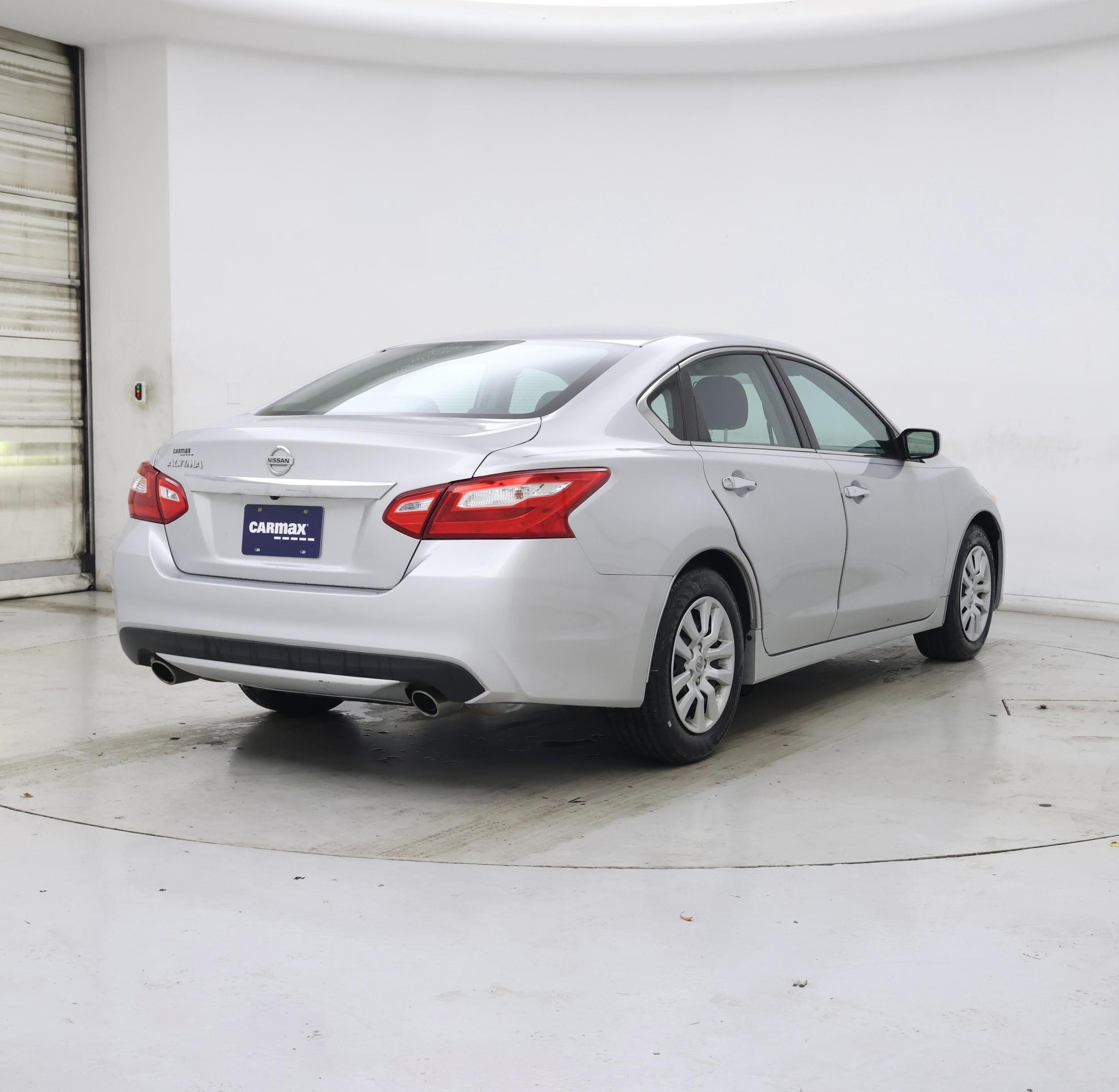 Thumbnail: 2017 Nissan Altima - 8