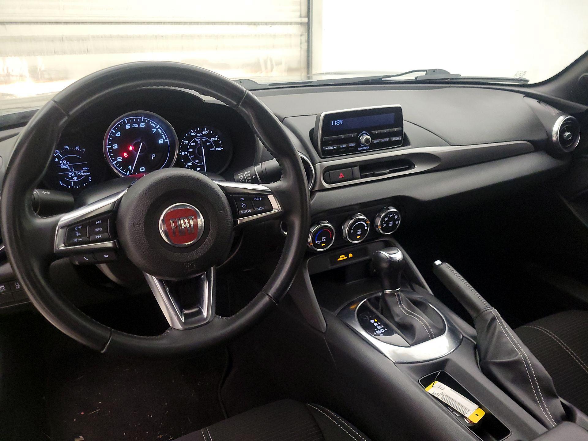 Thumbnail: 2017 Fiat 124 Spider - 9