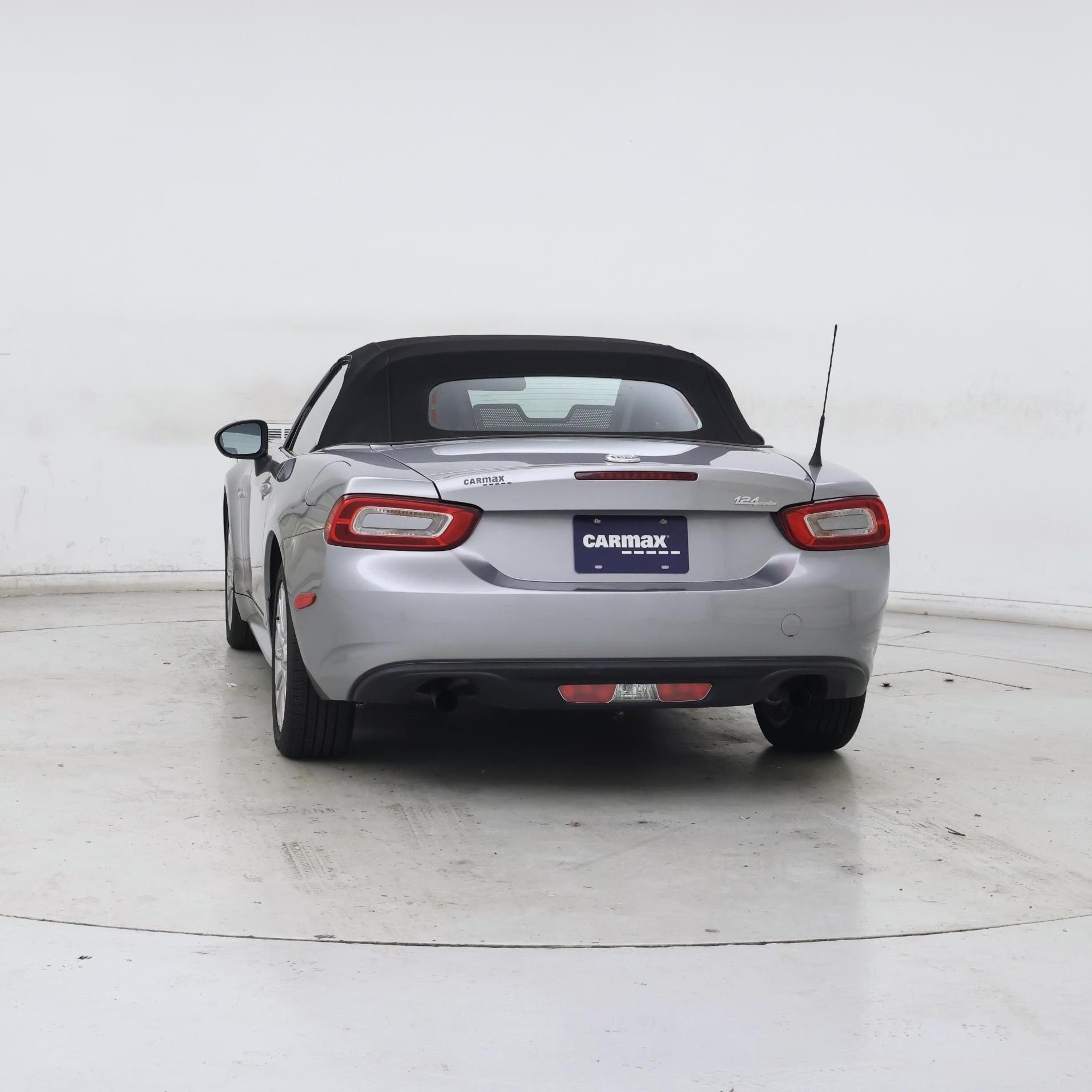 Thumbnail: 2017 Fiat 124 Spider - 6
