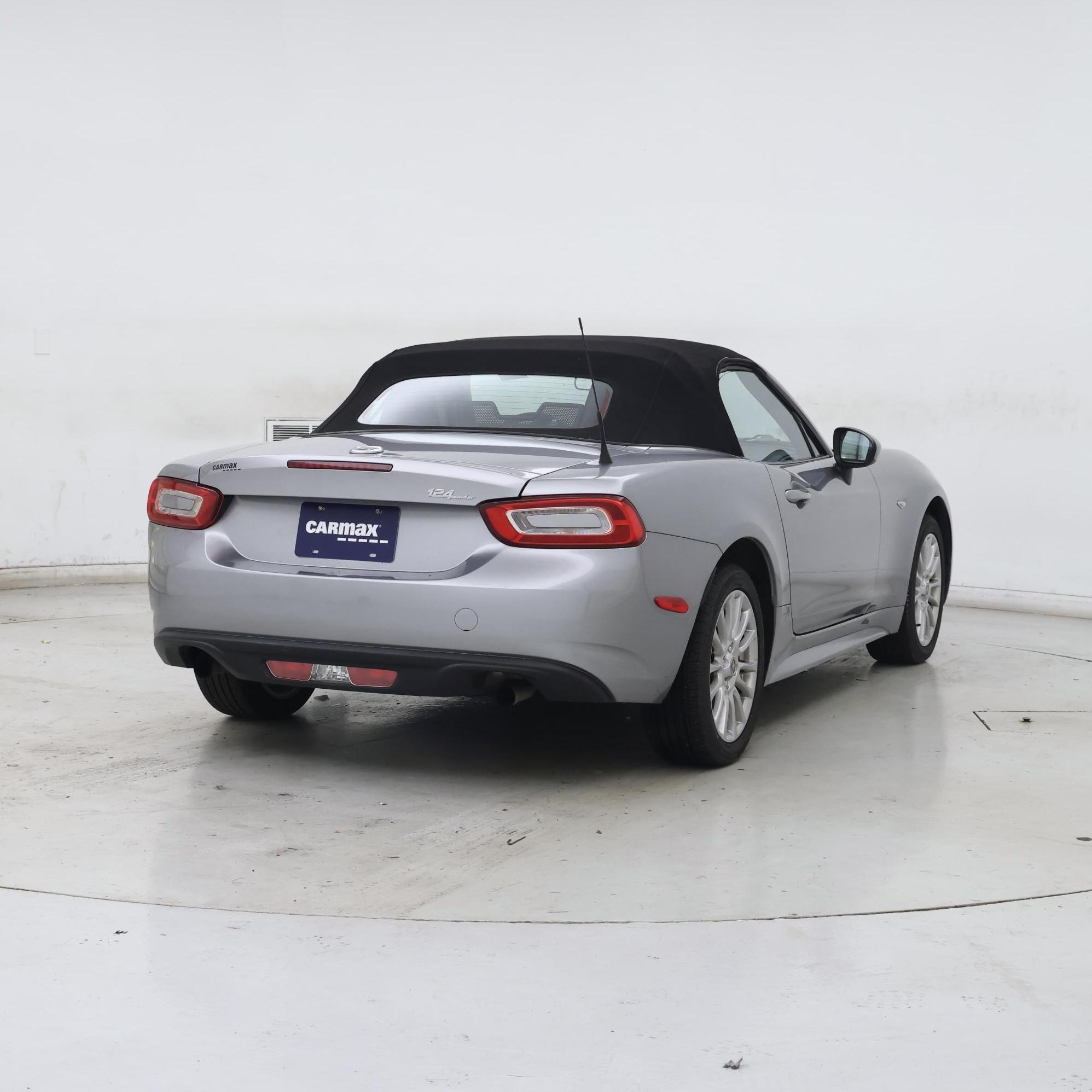 Thumbnail: 2017 Fiat 124 Spider - 8