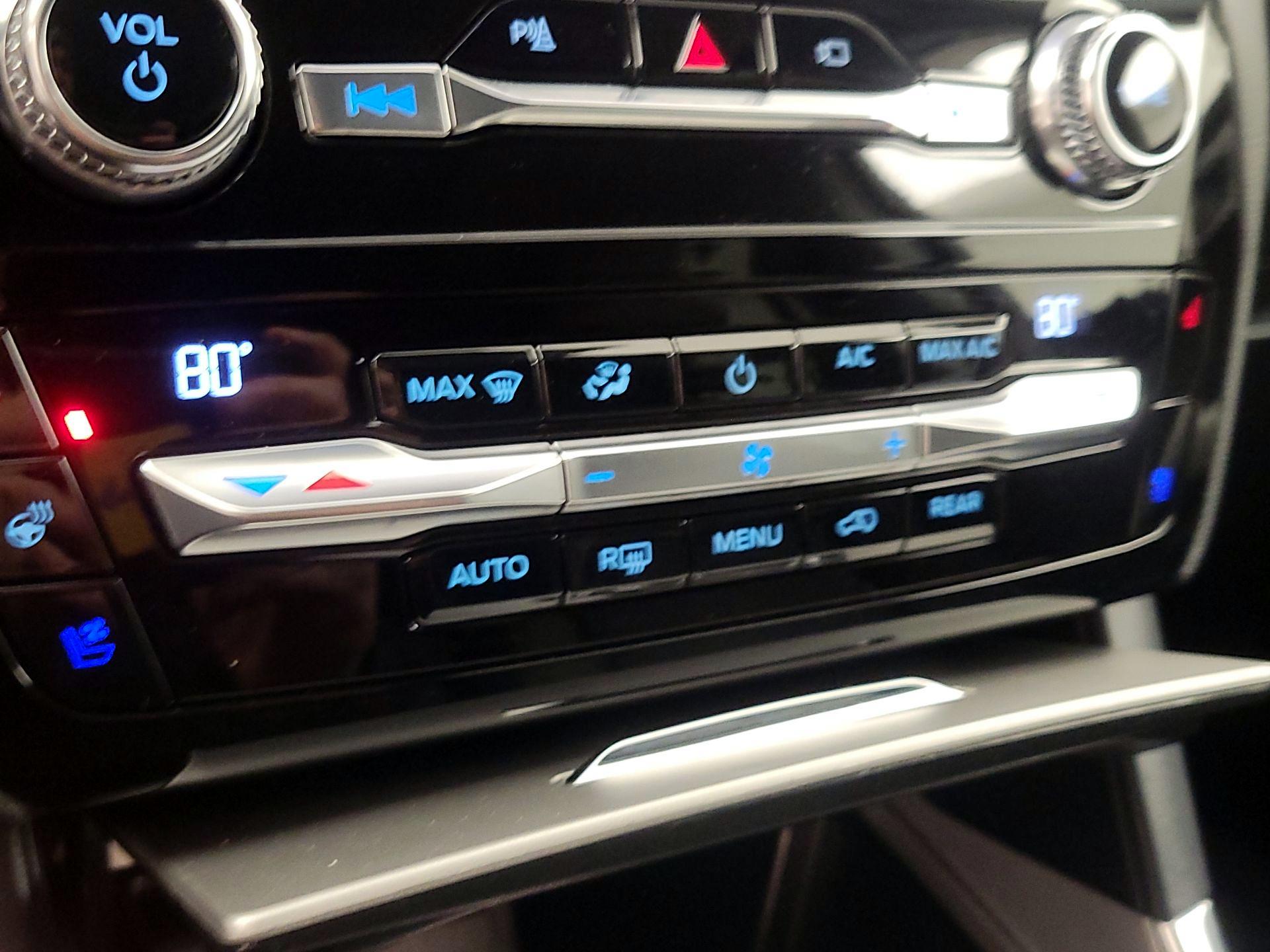 Thumbnail: 2021 Ford Explorer - 16