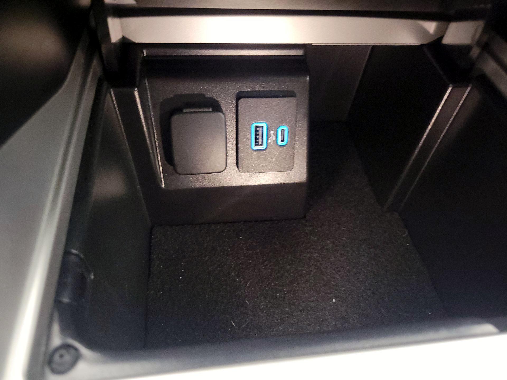 Thumbnail: 2021 Ford Explorer - 18