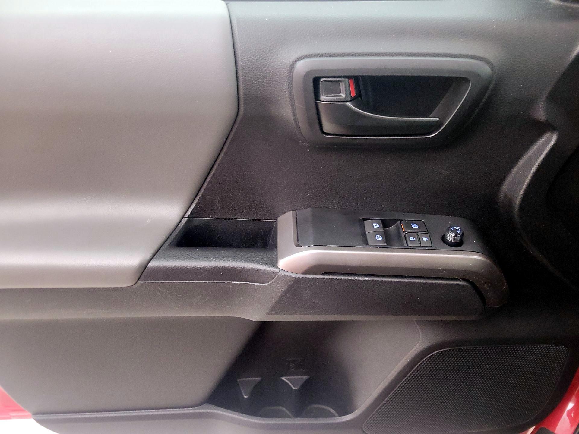 Thumbnail: 2022 Toyota Tacoma - 12