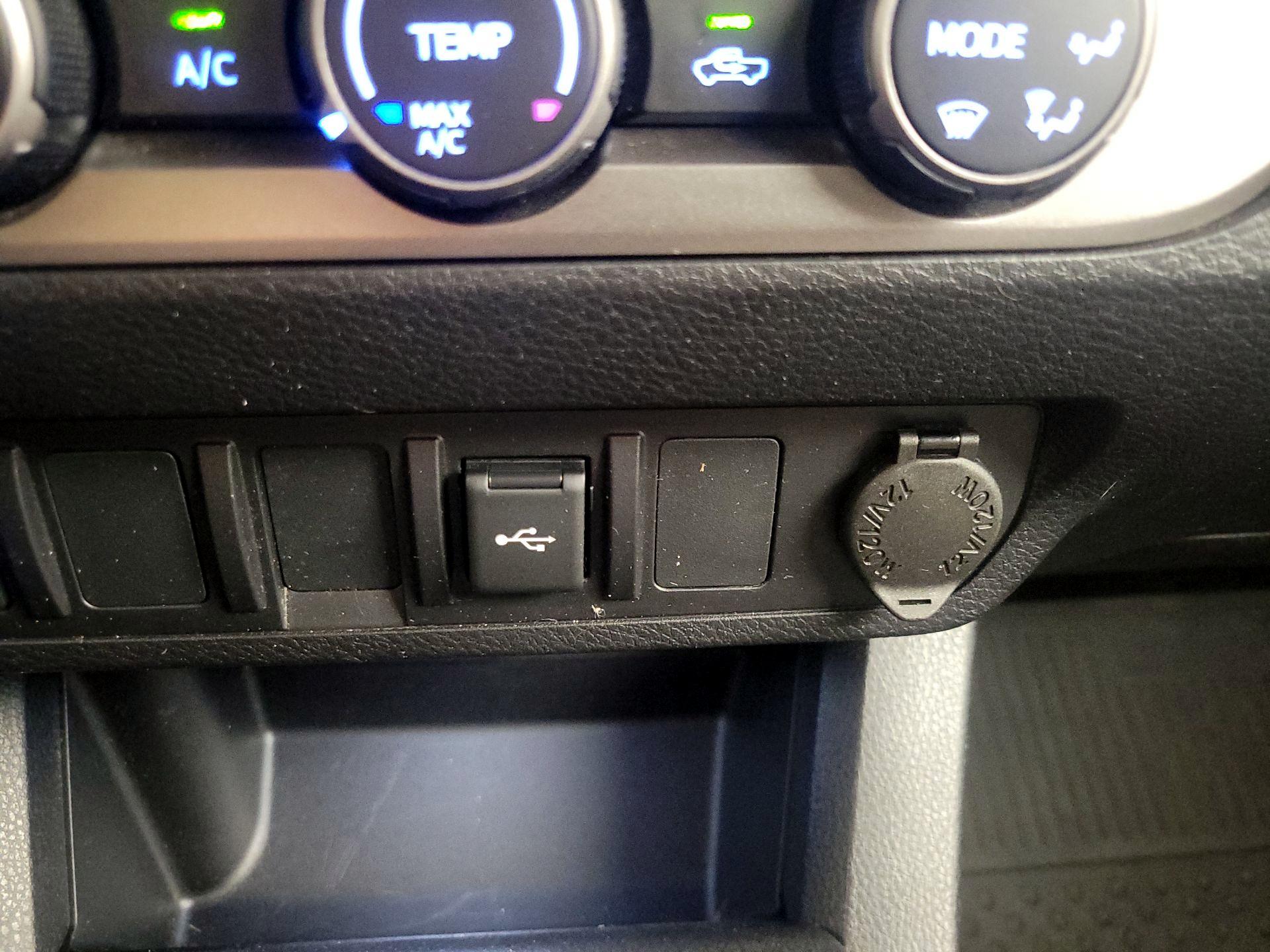 Thumbnail: 2022 Toyota Tacoma - 18