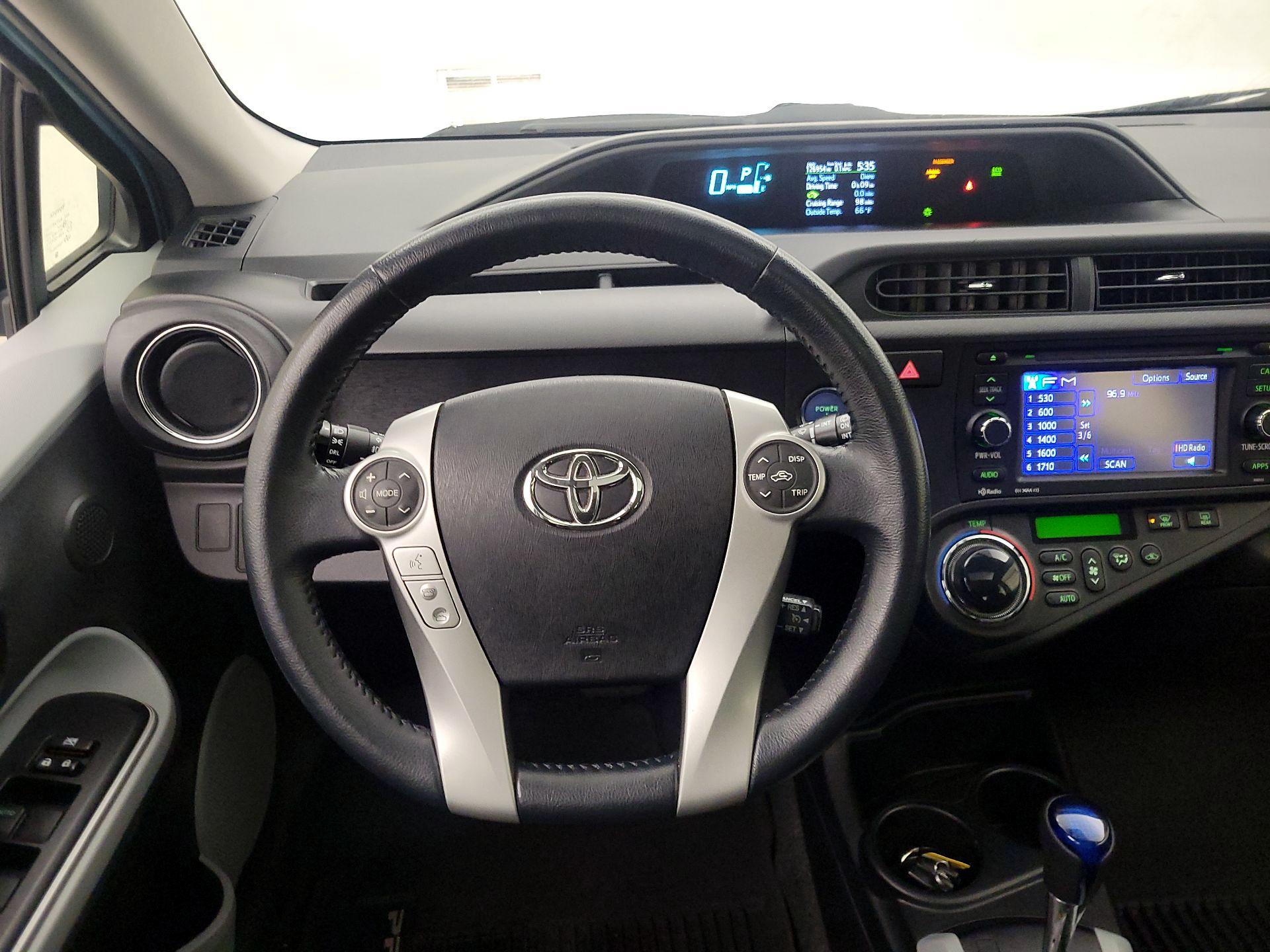 Thumbnail: 2014 Toyota Prius c - 10