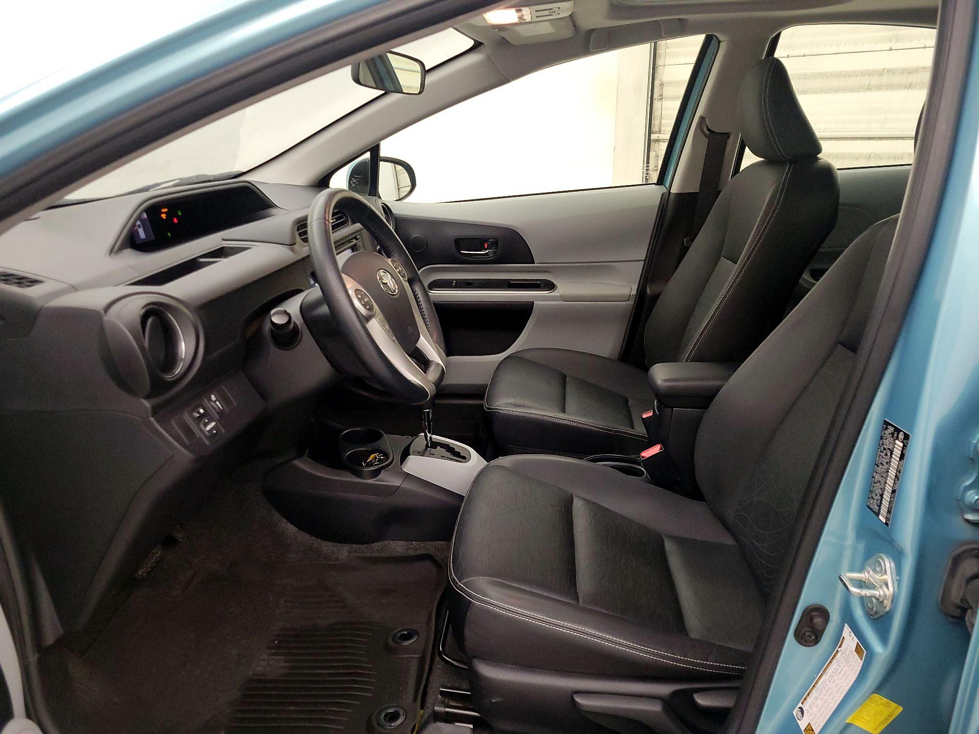 Thumbnail: 2014 Toyota Prius c - 11