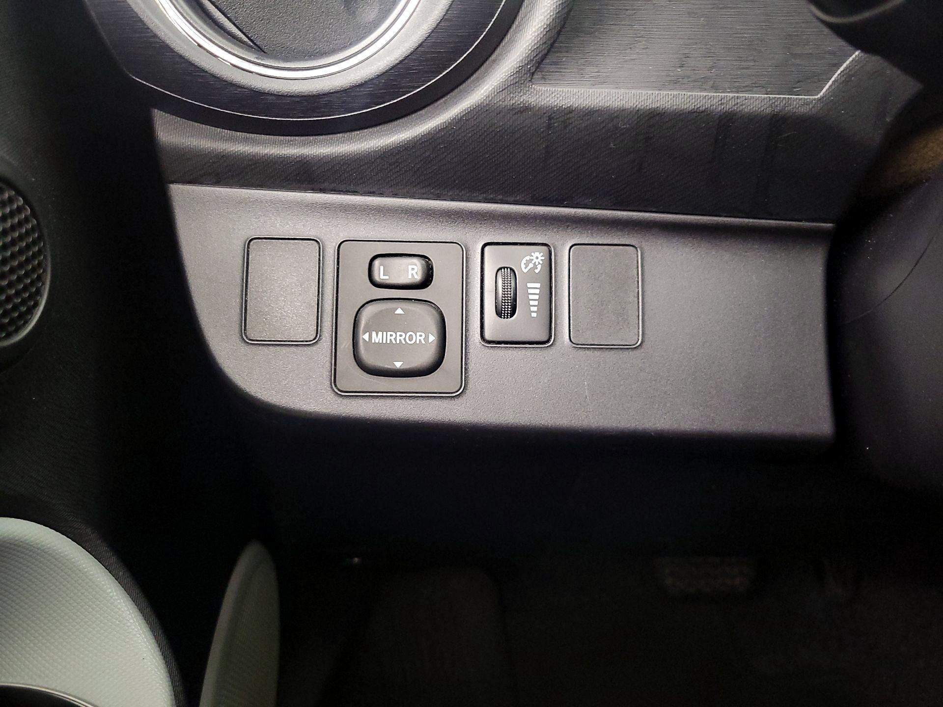 Thumbnail: 2014 Toyota Prius c - 13